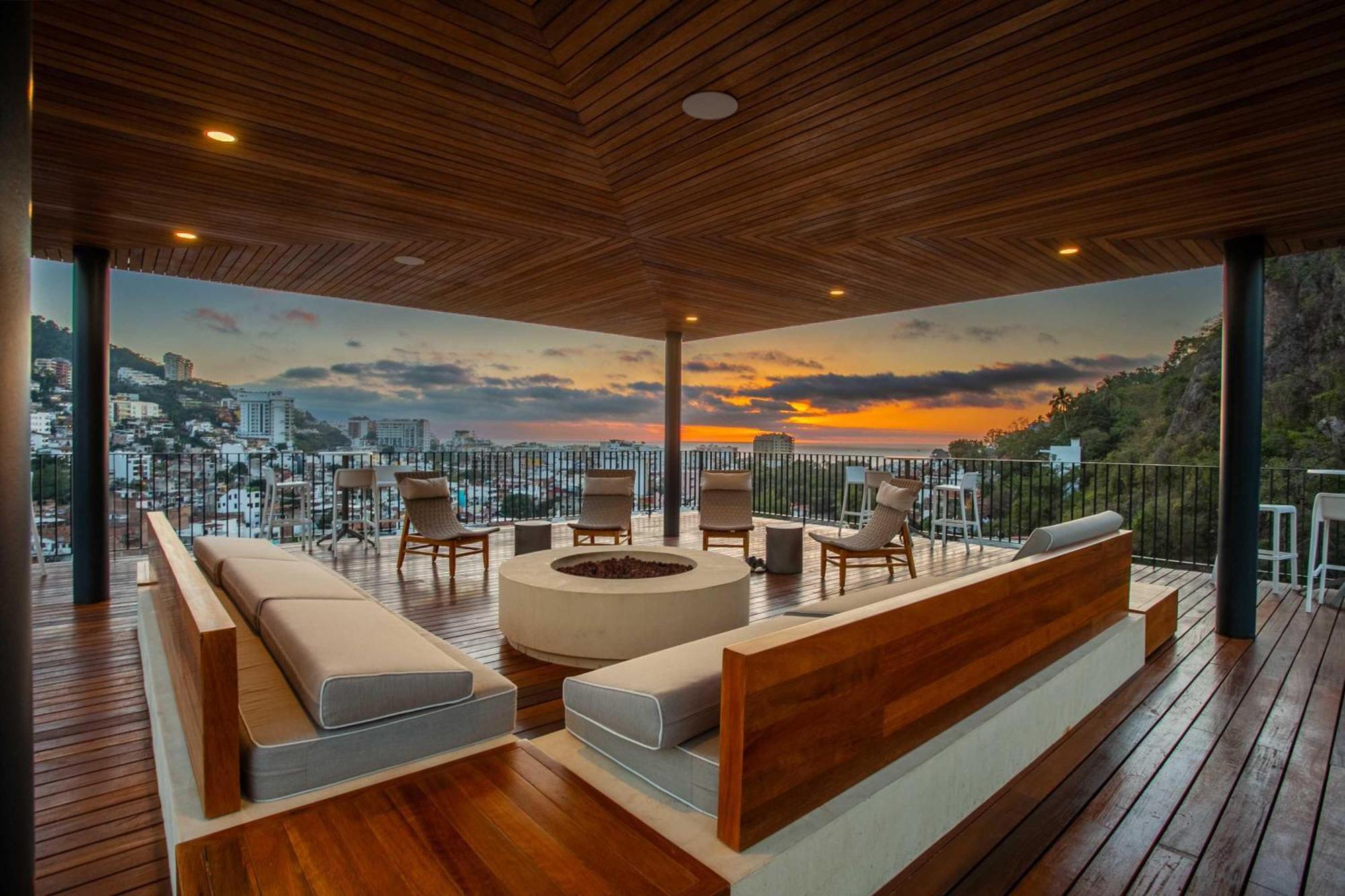 Riverfront 3br At Oasis | 2 Pools, Gym & Bar * Puerto Vallarta
