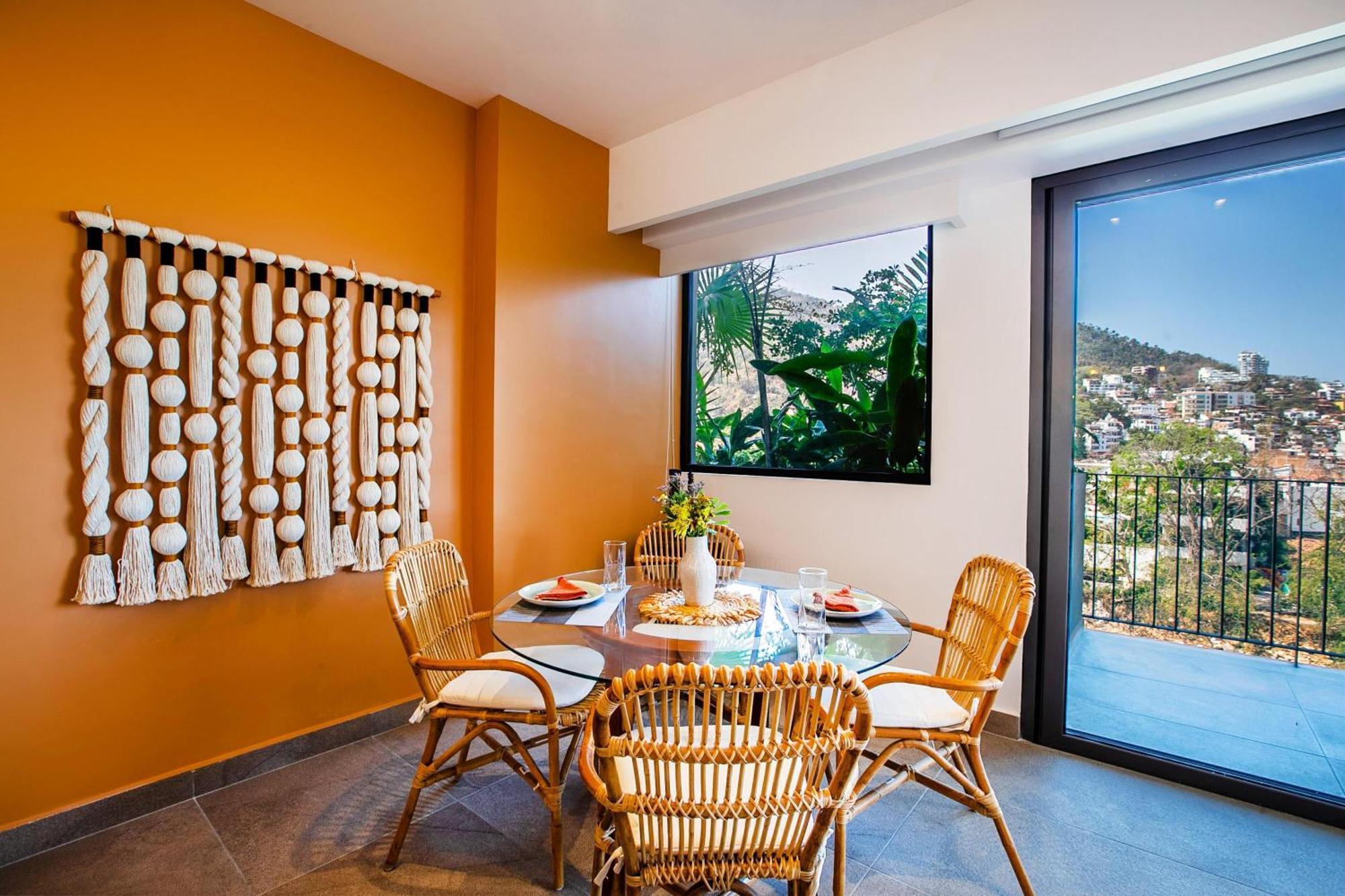 Riverfront 3br At Oasis | 2 Pools, Gym & Bar Holiday home Puerto Vallarta