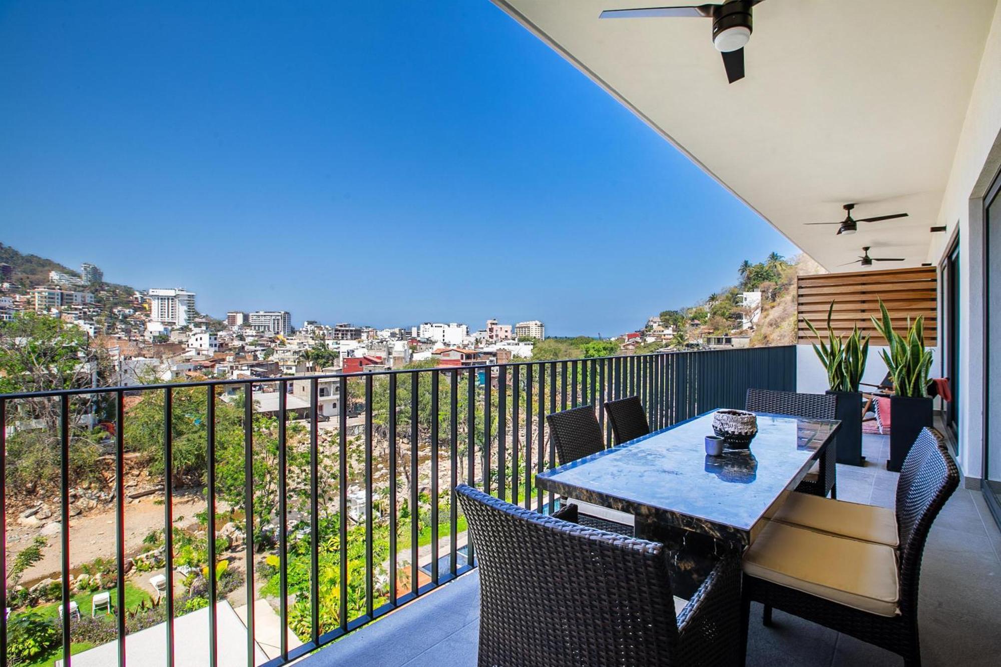 Riverfront 3br At Oasis | 2 Pools, Gym & Bar *