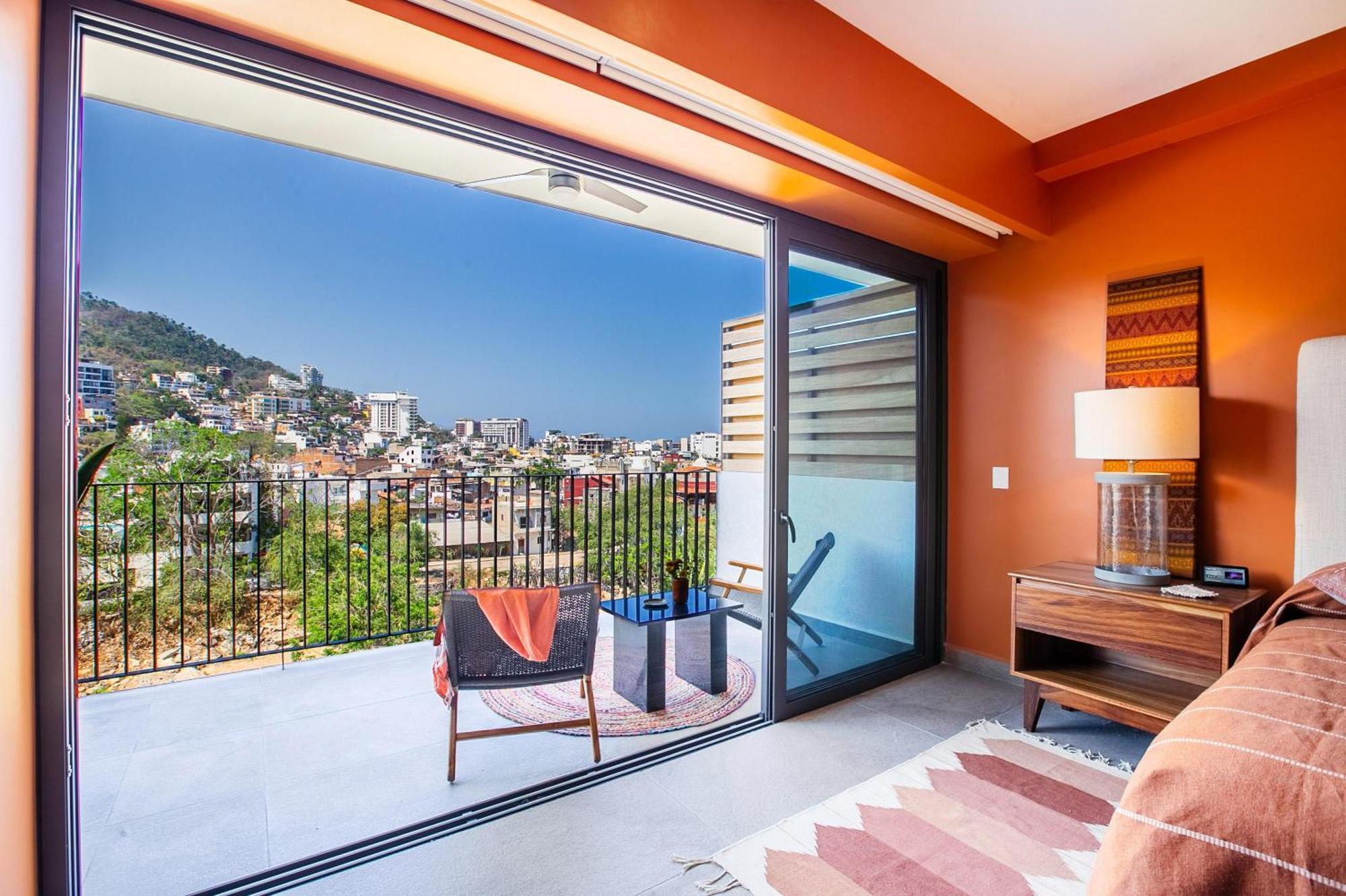 Riverfront 3br At Oasis | 2 Pools, Gym & Bar *