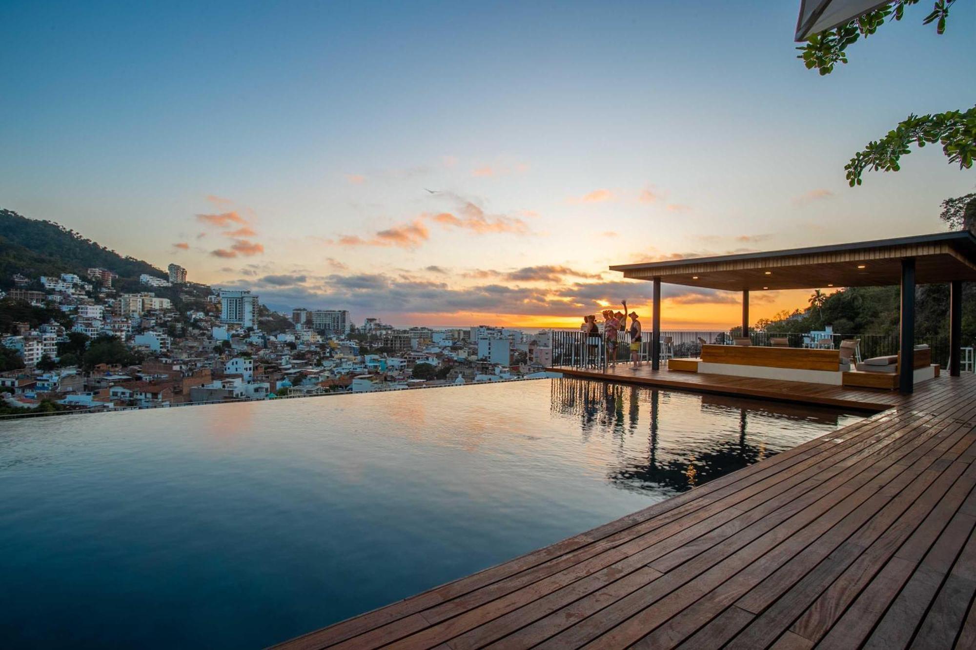Riverfront 3br At Oasis | 2 Pools, Gym & Bar Holiday home *