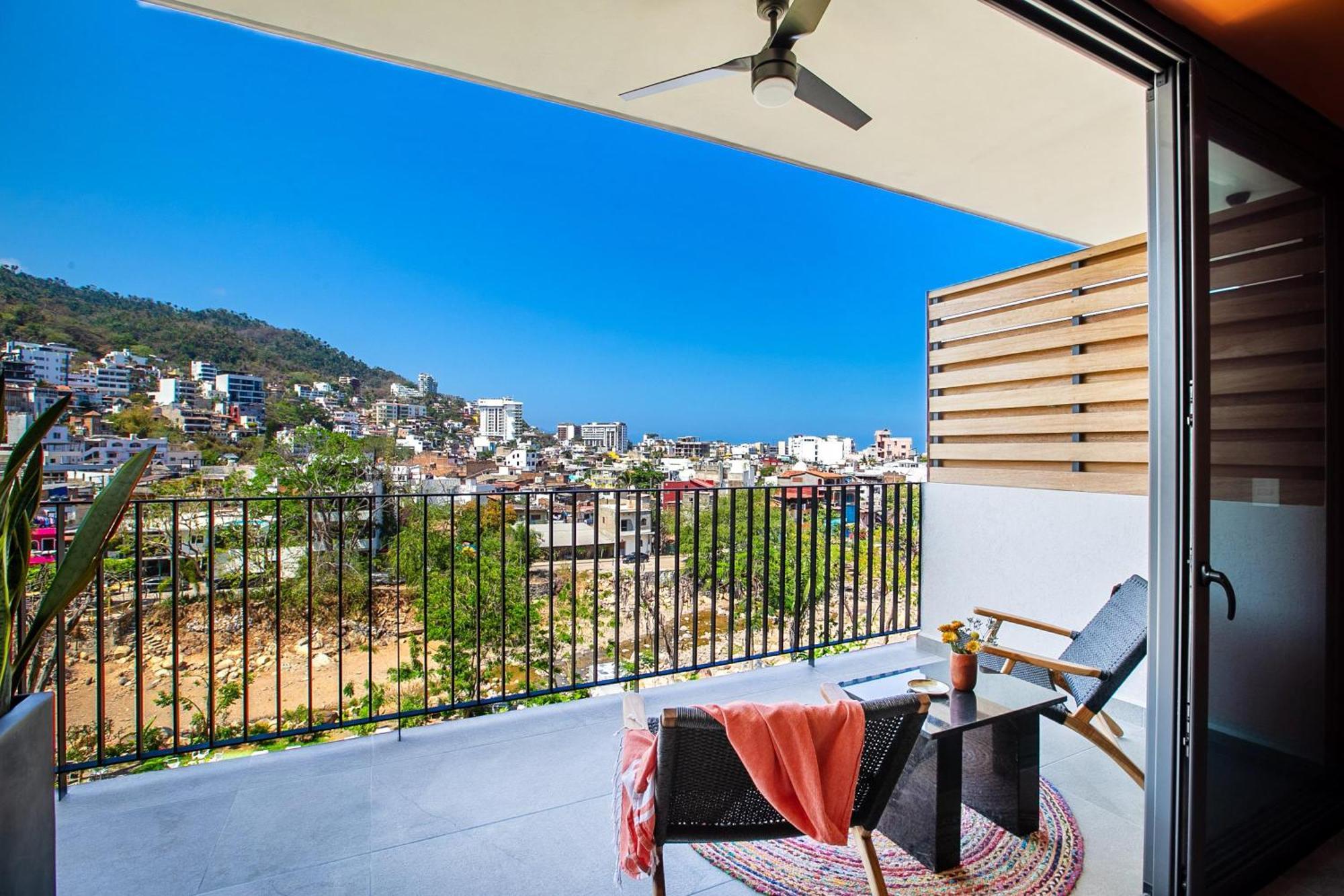 Riverfront 3br At Oasis | 2 Pools, Gym & Bar