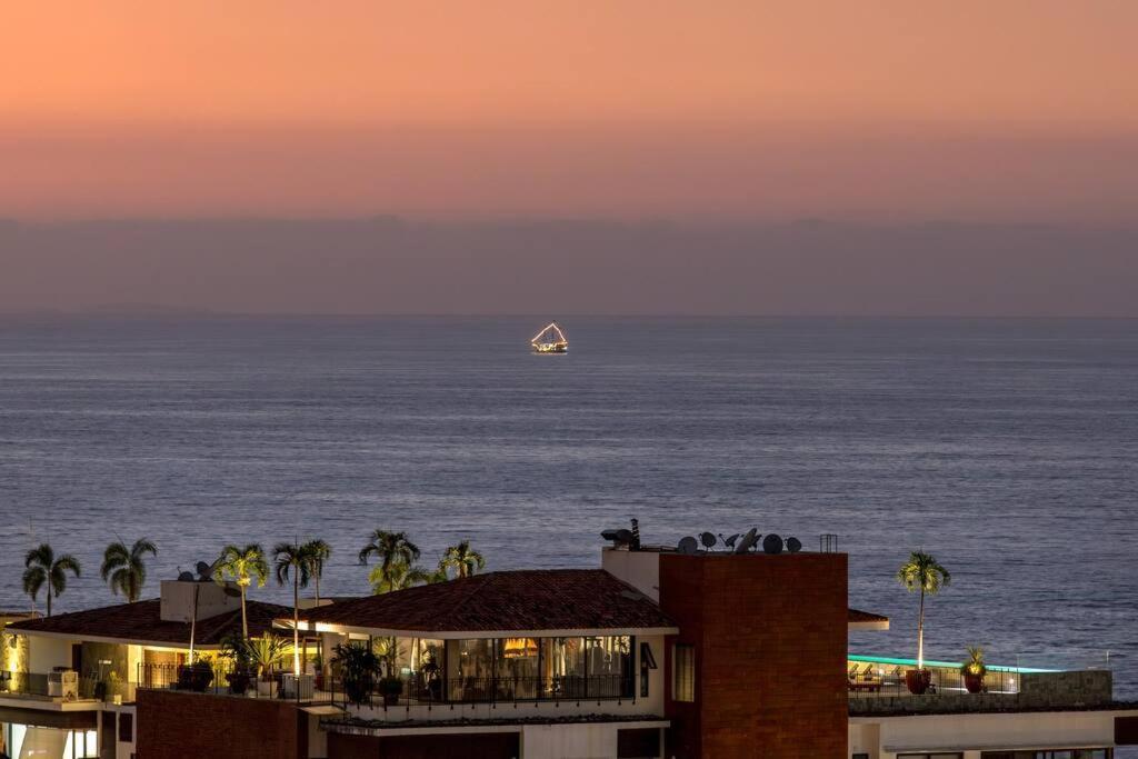 Apartamento New! Luxury 2bd 2ba Romantic Zone Largest Pool In Pv Sea View Balcony Puerto Vallarta