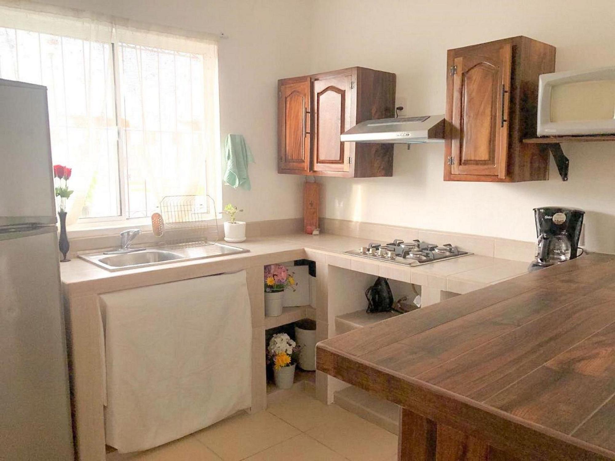 Modern Pool Side, 3 Bdrm House With Parking Holiday home *
