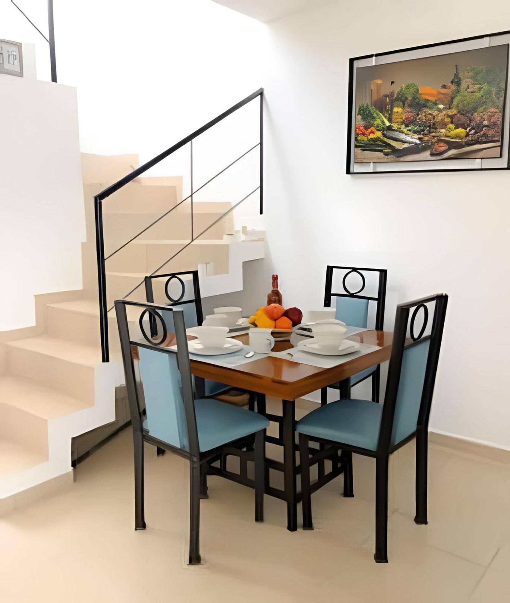 Modern Pool Side, 3 Bdrm House With Parking