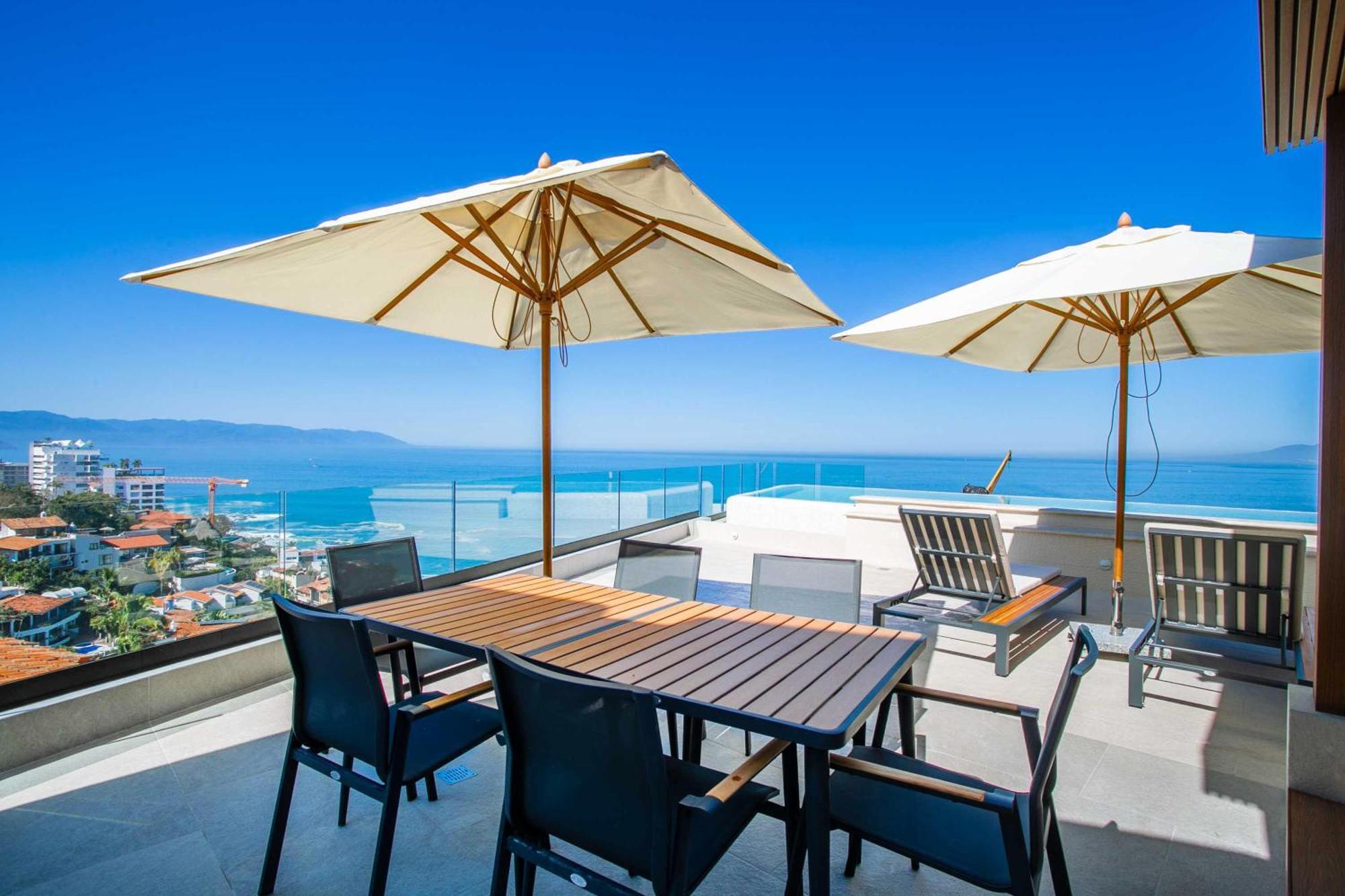 Oceanview Luxury, 2 Bd In Amapas With Rooftop Pool Holiday home Puerto Vallarta