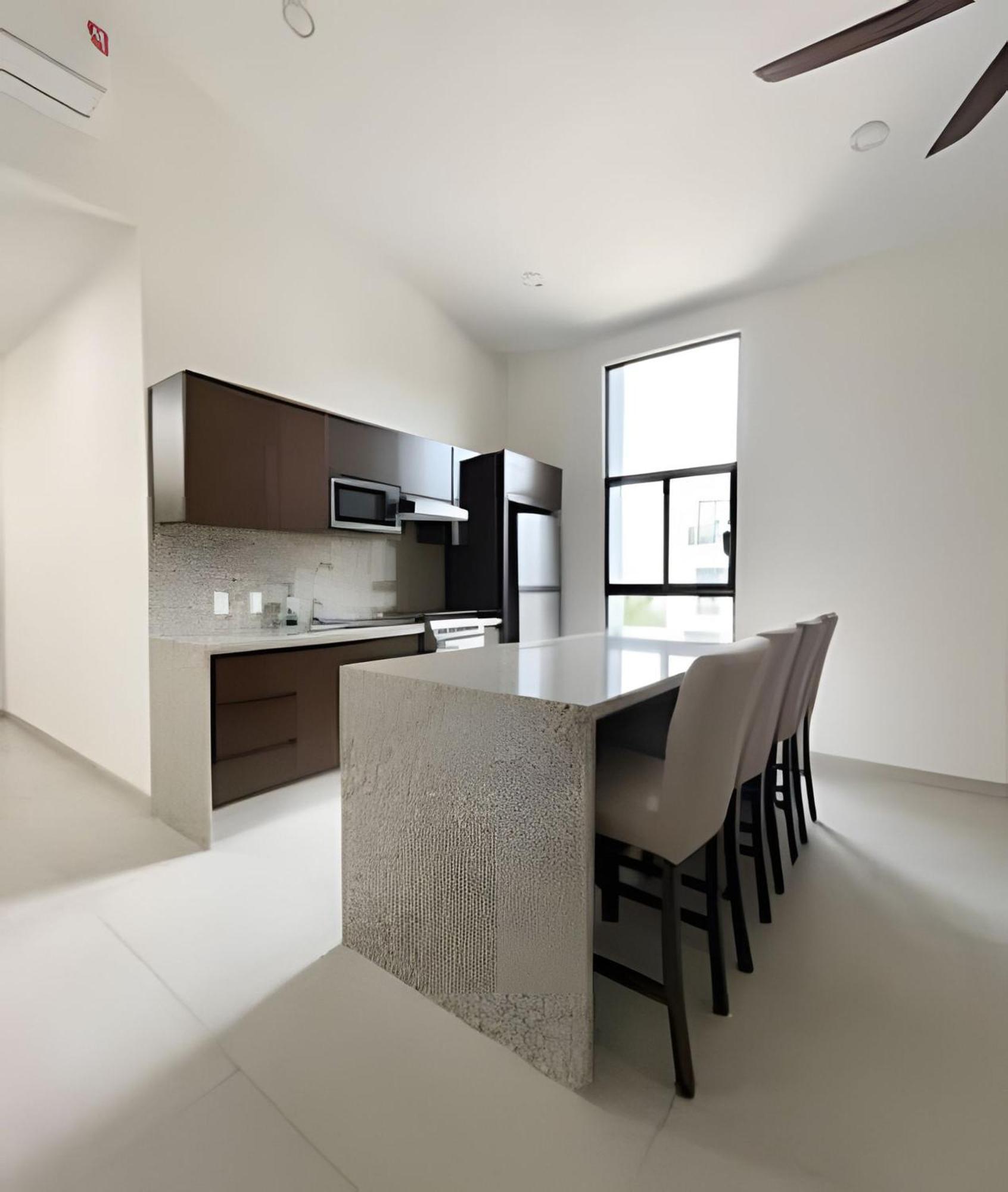 Casa Bella- 2bed, 3bath W/pool And Parking