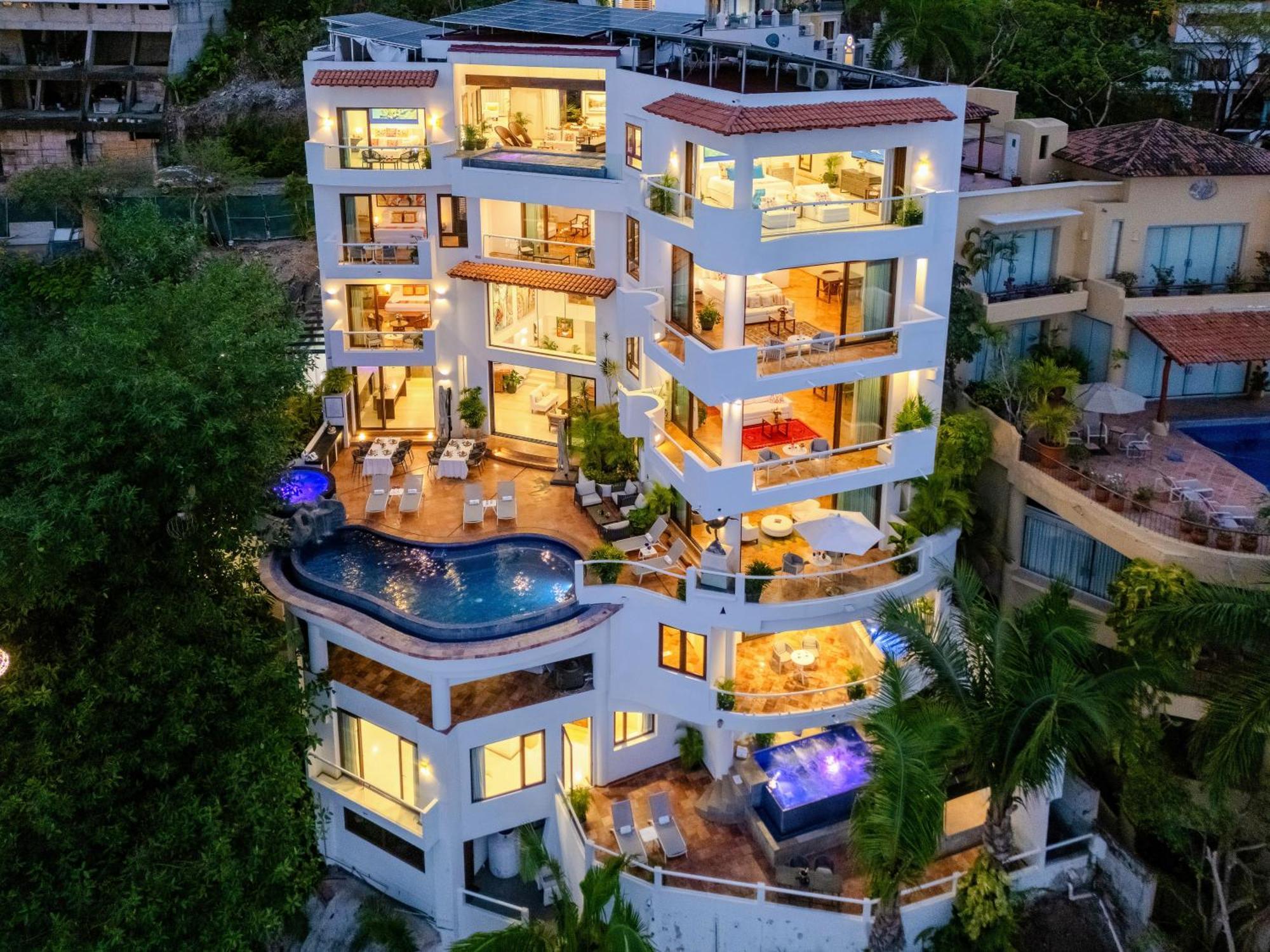 Divina Luxury Hotel