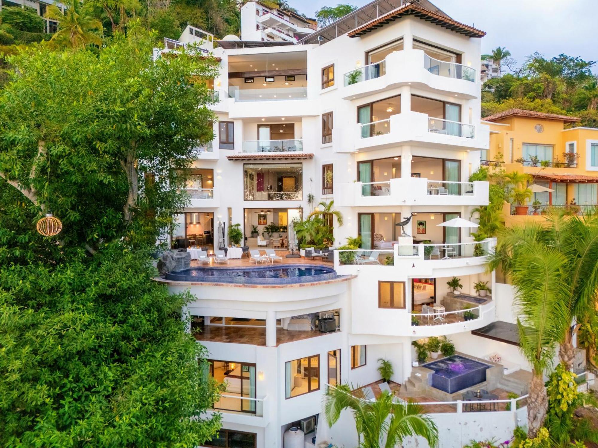 Hotel Divina Luxury