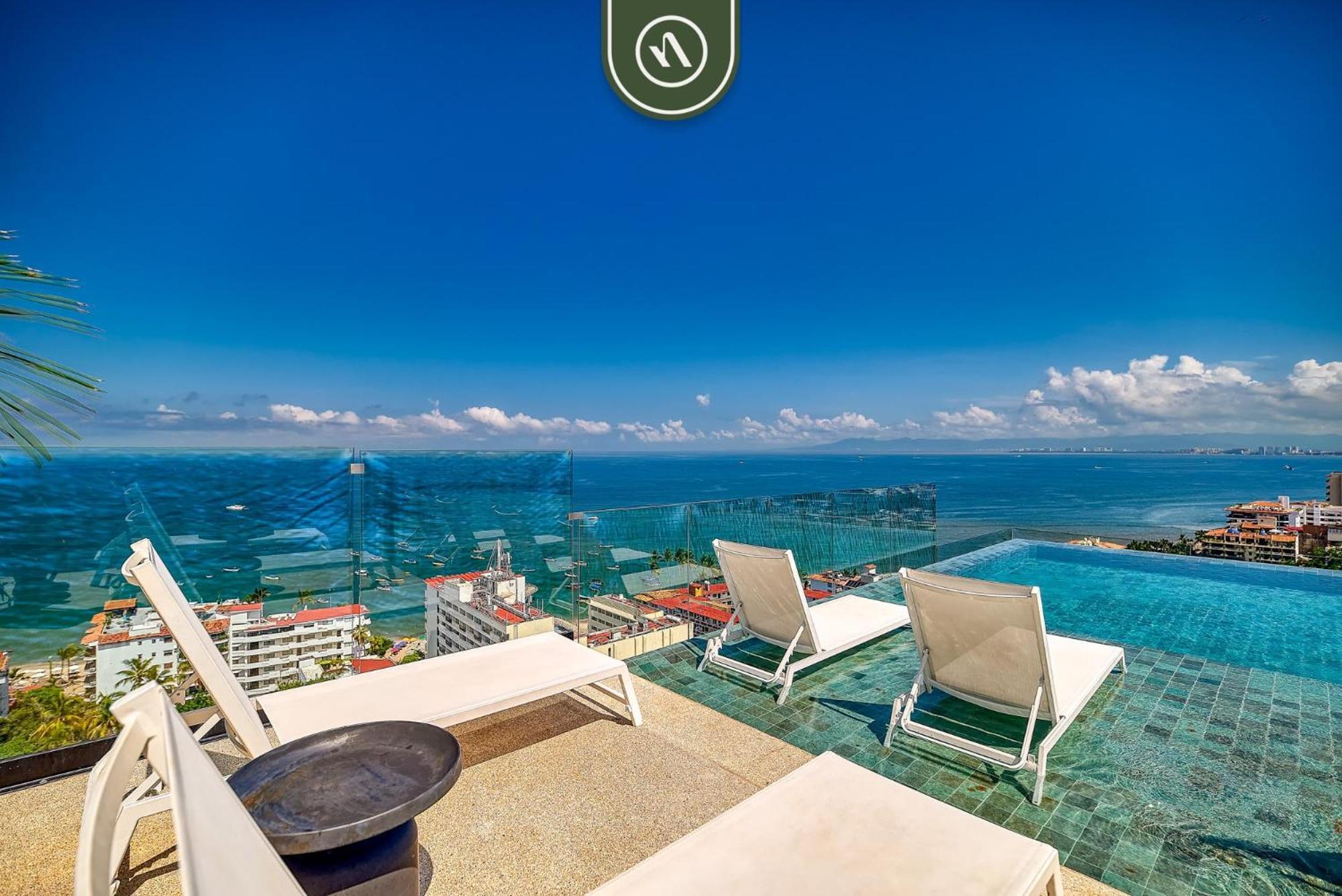 Luxury In Romantic Zone - Infinity Pool Apartment Puerto Vallarta