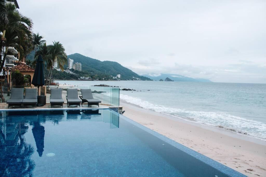 Beachfront In Exclusive Zone Apartment
