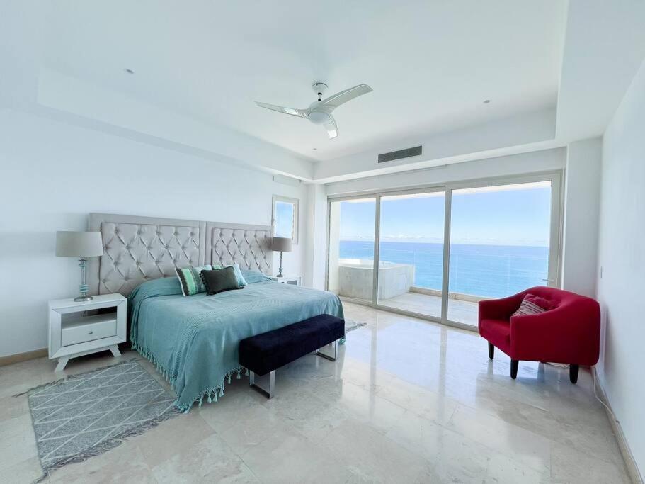 Beachfront In Exclusive Zone Apartment