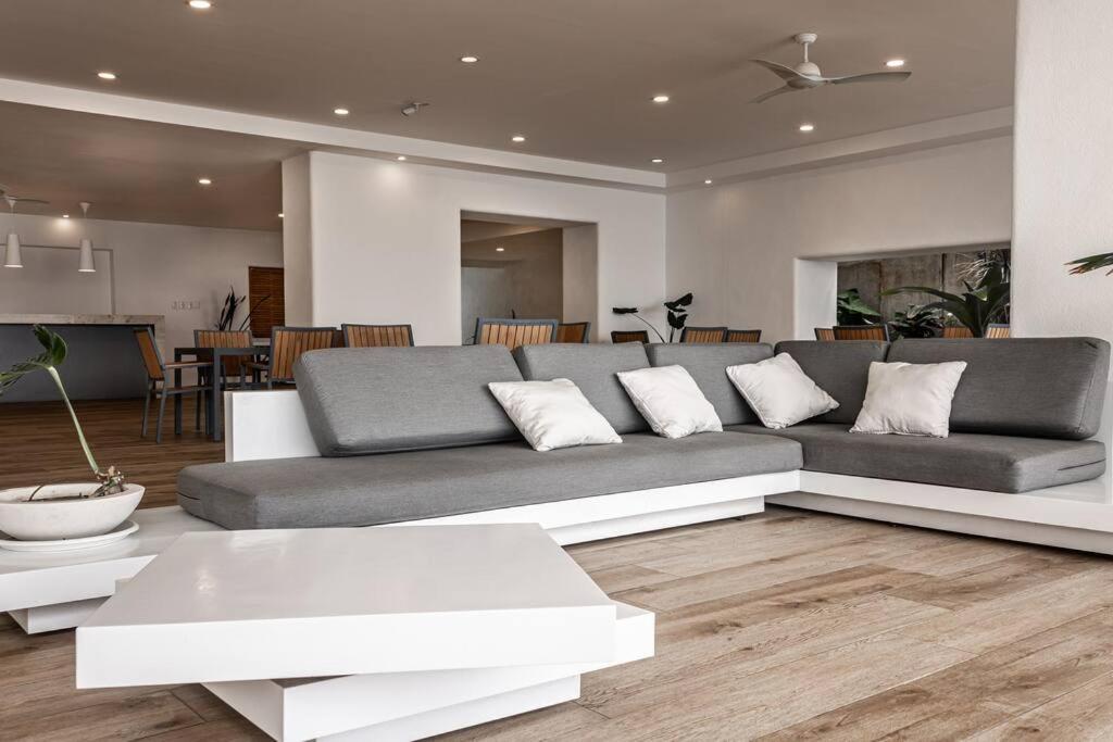 Beachfront In Exclusive Zone Apartment *