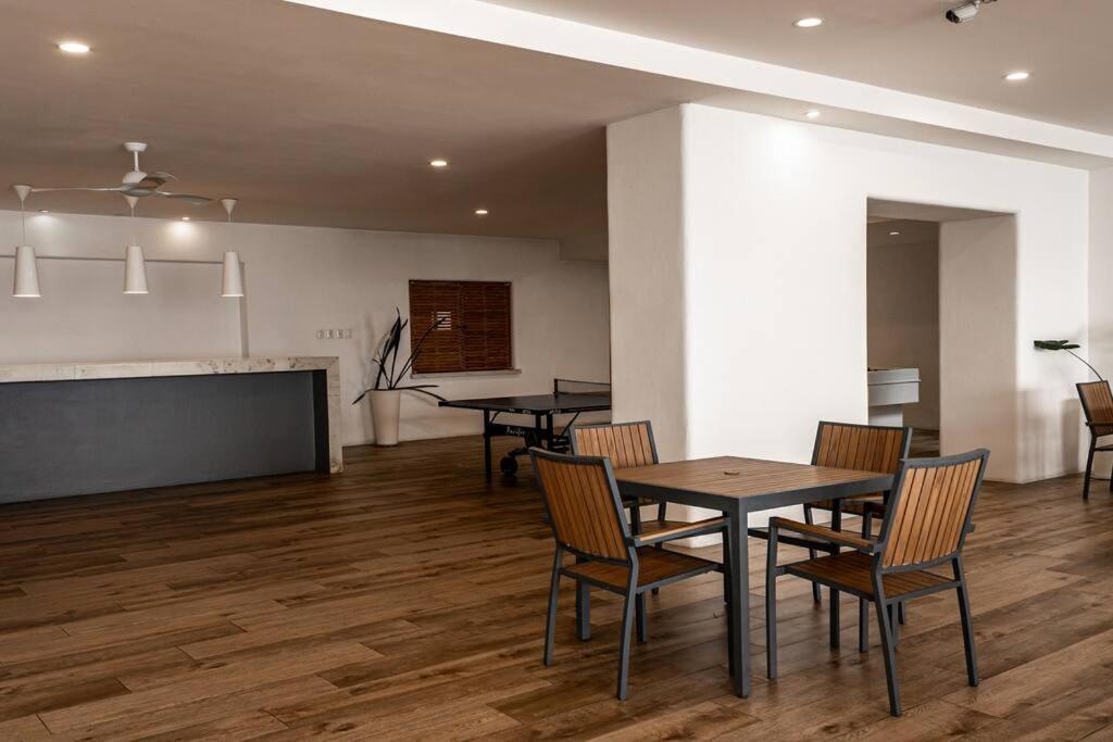 Beachfront In Exclusive Zone Apartment