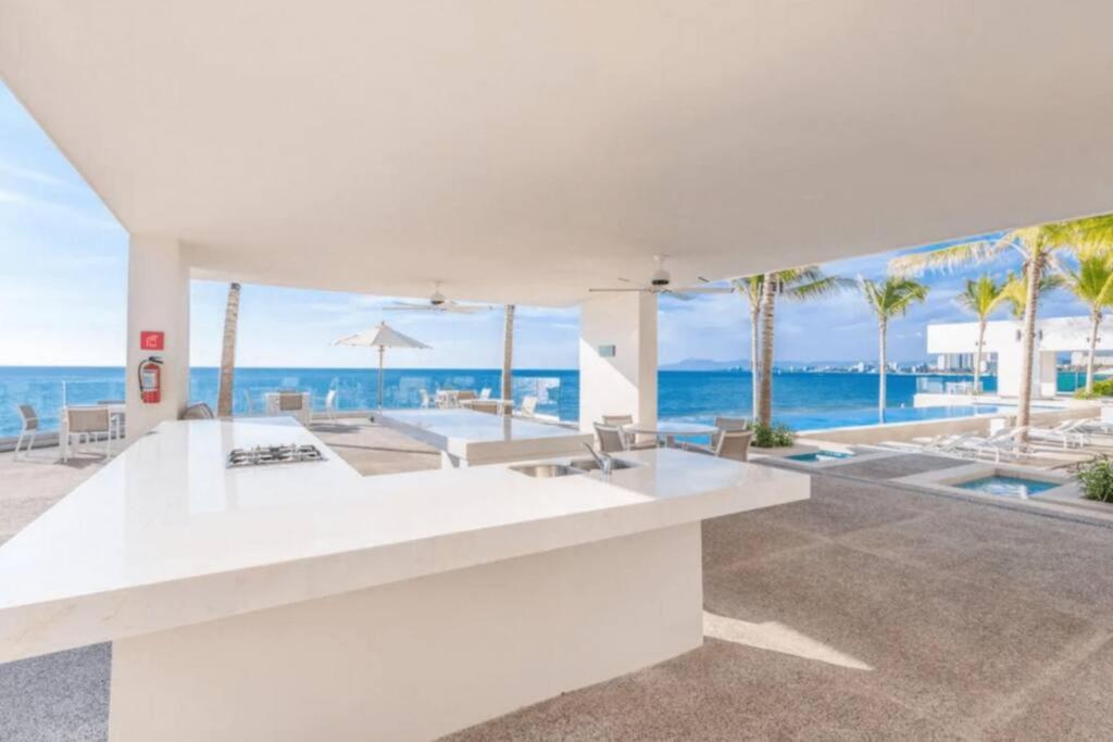 Apartment Harbor 171 With Amazing View Of The Ocean, And Pool Puerto Vallarta