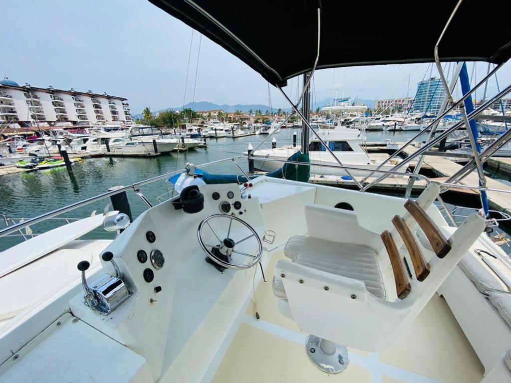 Hotel en barco Yate Aymar Puerto Vallarta