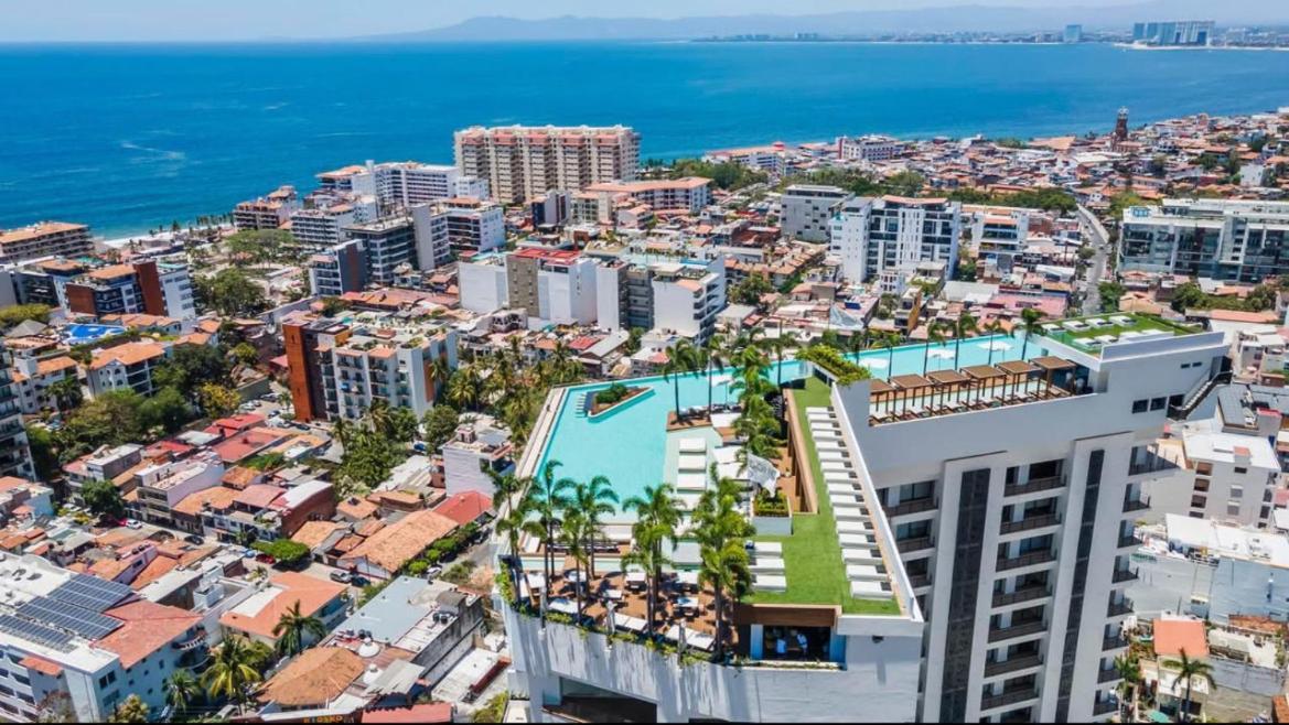 Luxury Condo-in The Heart Of Zona Romantica, Steps From Restaurants, Shops And Nightlife * Puerto Vallarta