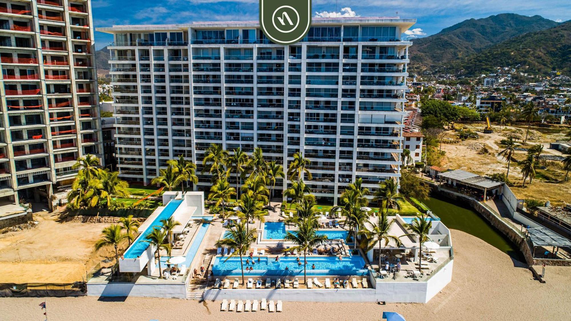 Oceanview - King Bed - Pools - Beachclub Apartment