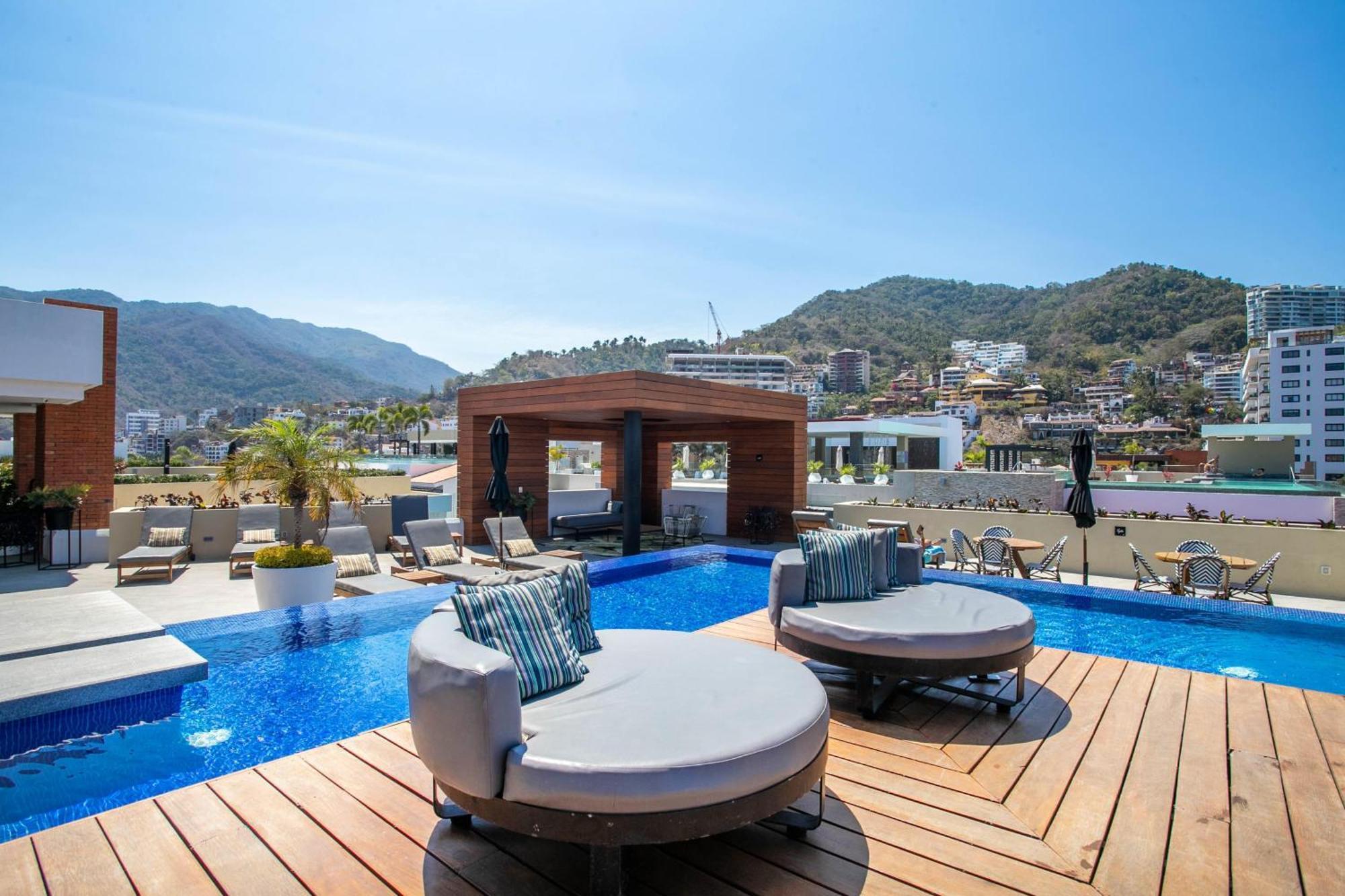 Holiday home Floor With Partial Ocean Views, Pools, Gym *