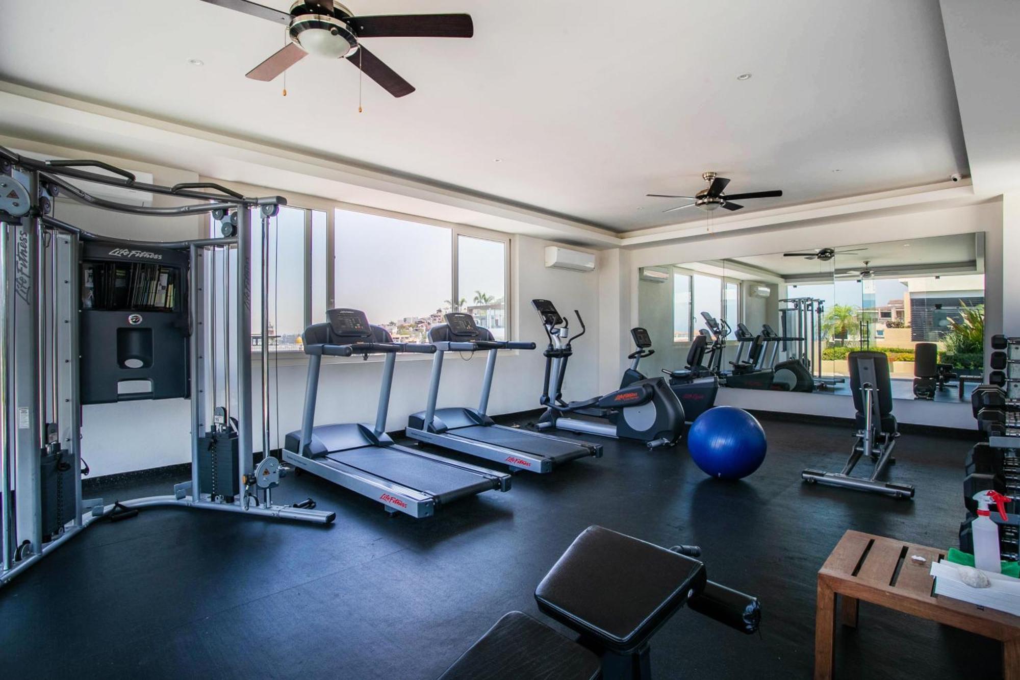 Modern 1bd 2ba, 2 Balconies, Pools And Gym Сasa de vacaciones