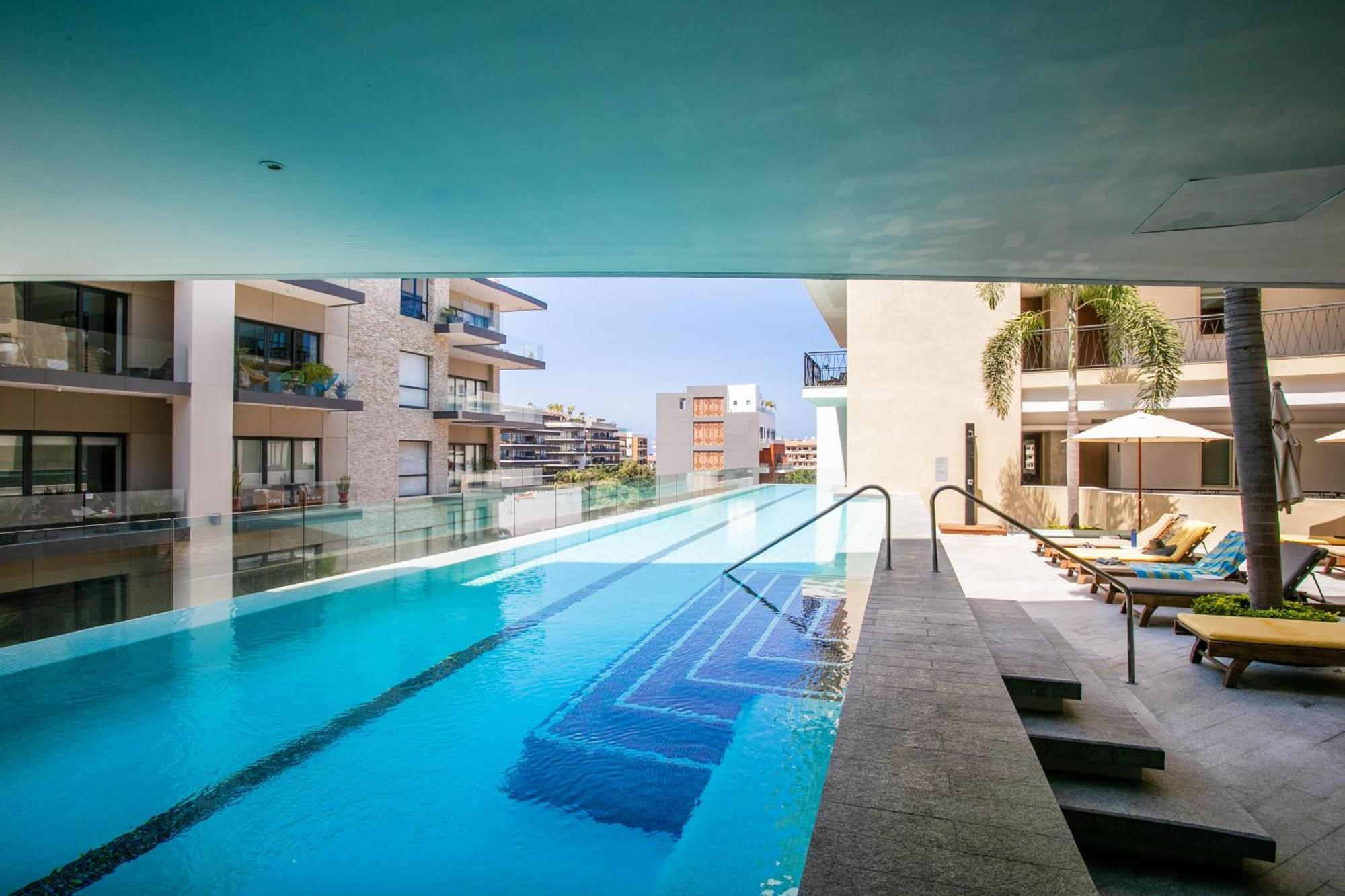 Сasa de vacaciones Modern 1bd 2ba, 2 Balconies, Pools And Gym