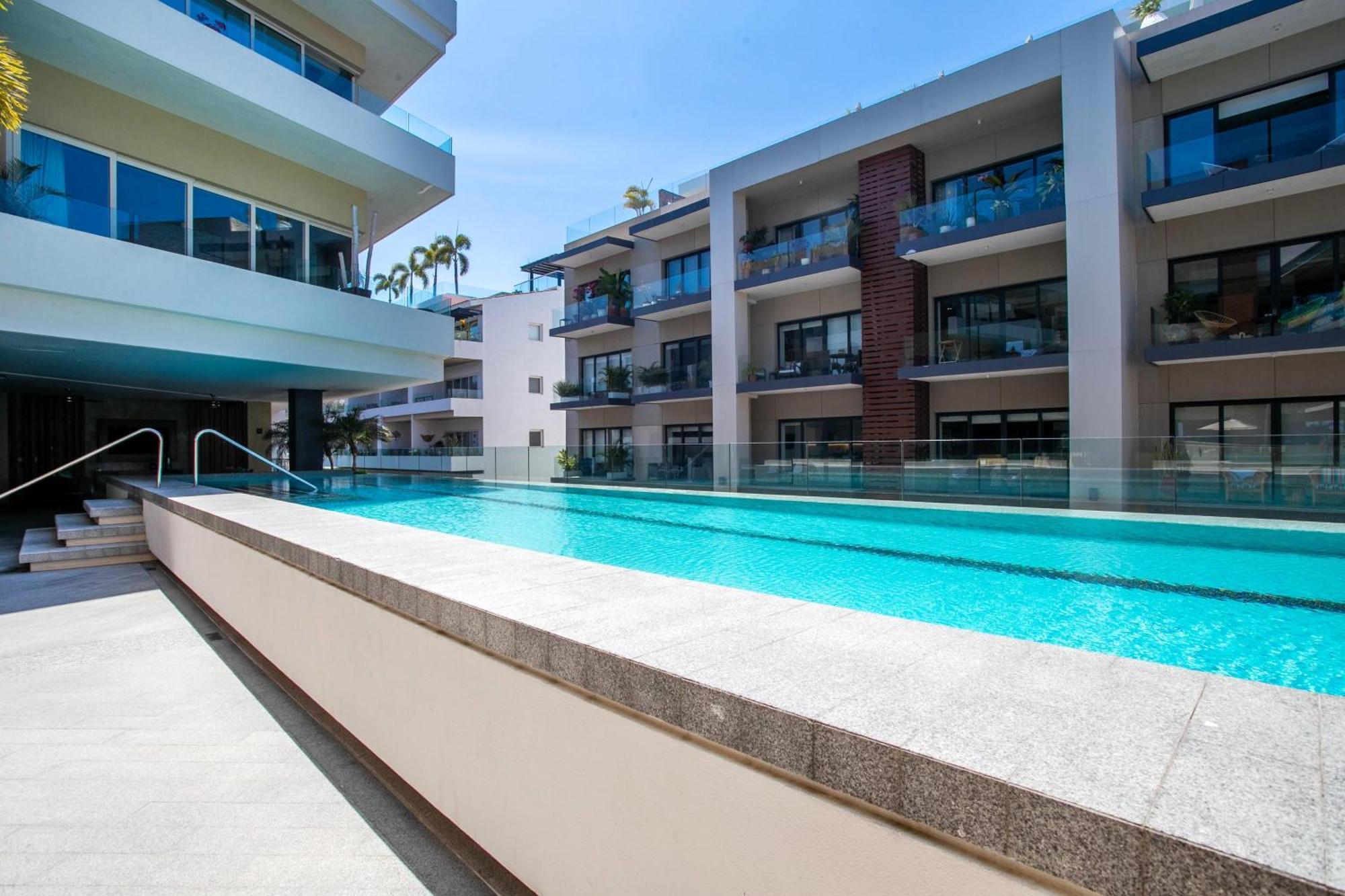 Modern 1bd 2ba, 2 Balconies, Pools And Gym Сasa de vacaciones Puerto Vallarta