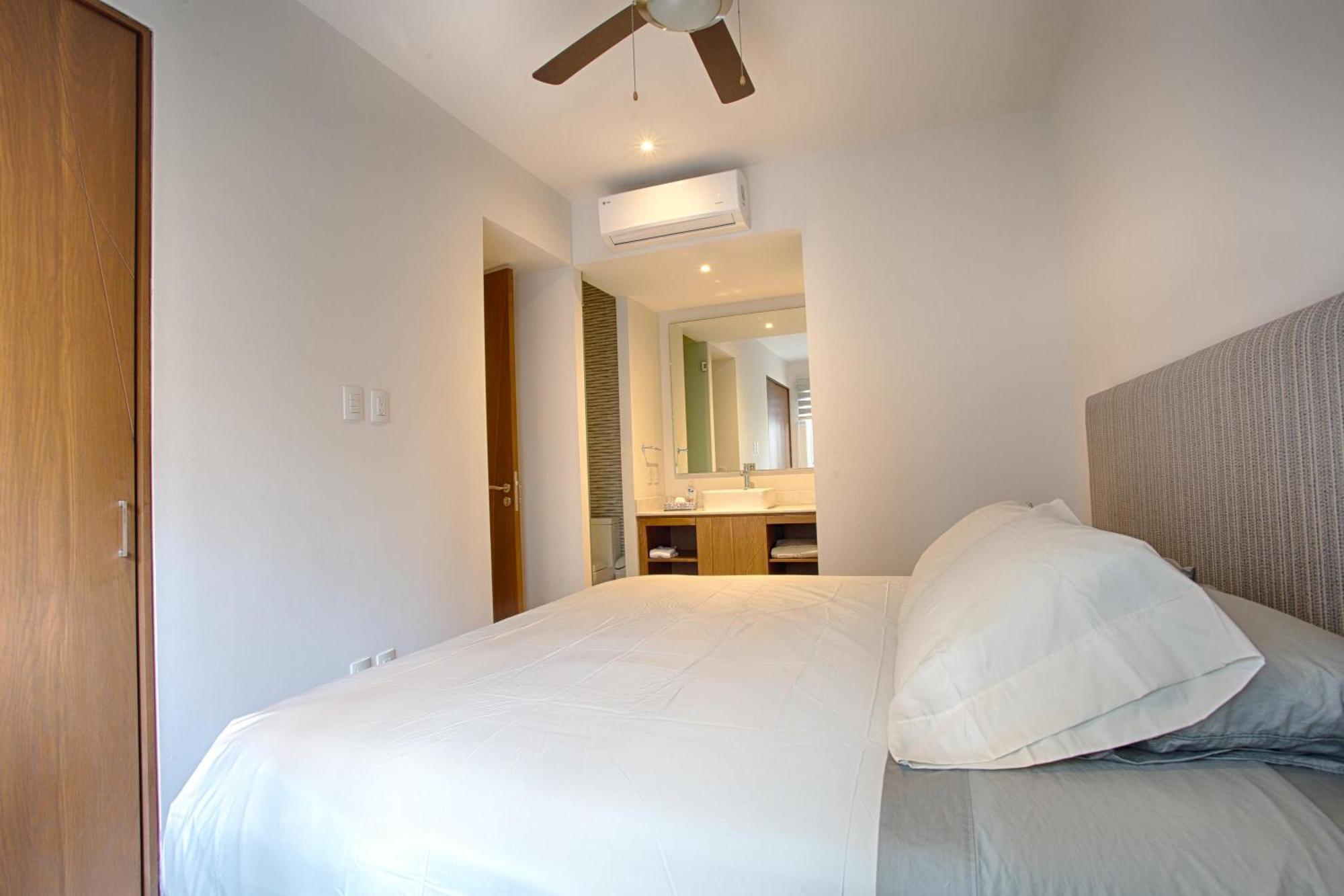 Modern 1bd 2ba, 2 Balconies, Pools And Gym * Puerto Vallarta