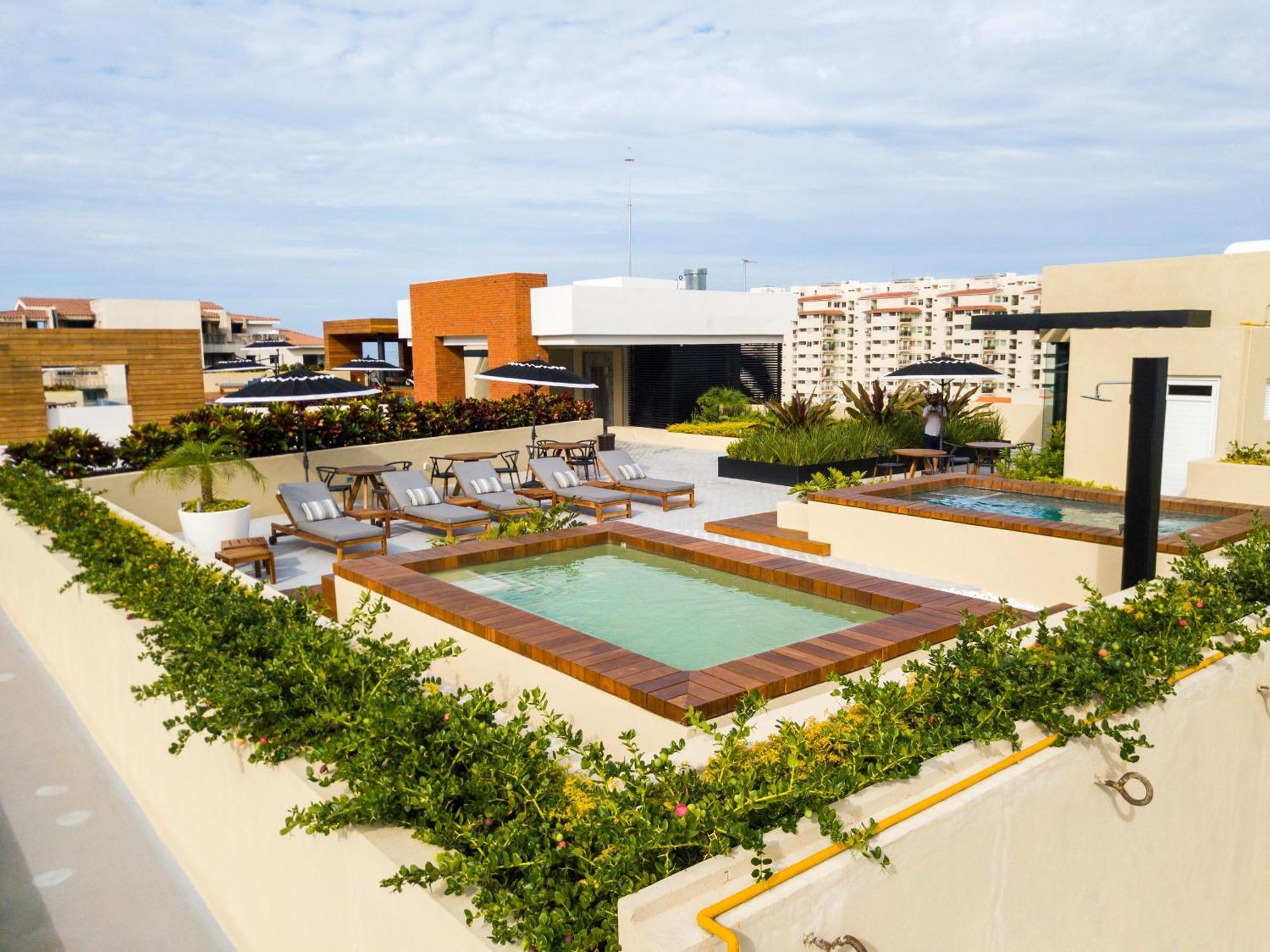 Modern 1bd 2ba, 2 Balconies, Pools And Gym * Puerto Vallarta