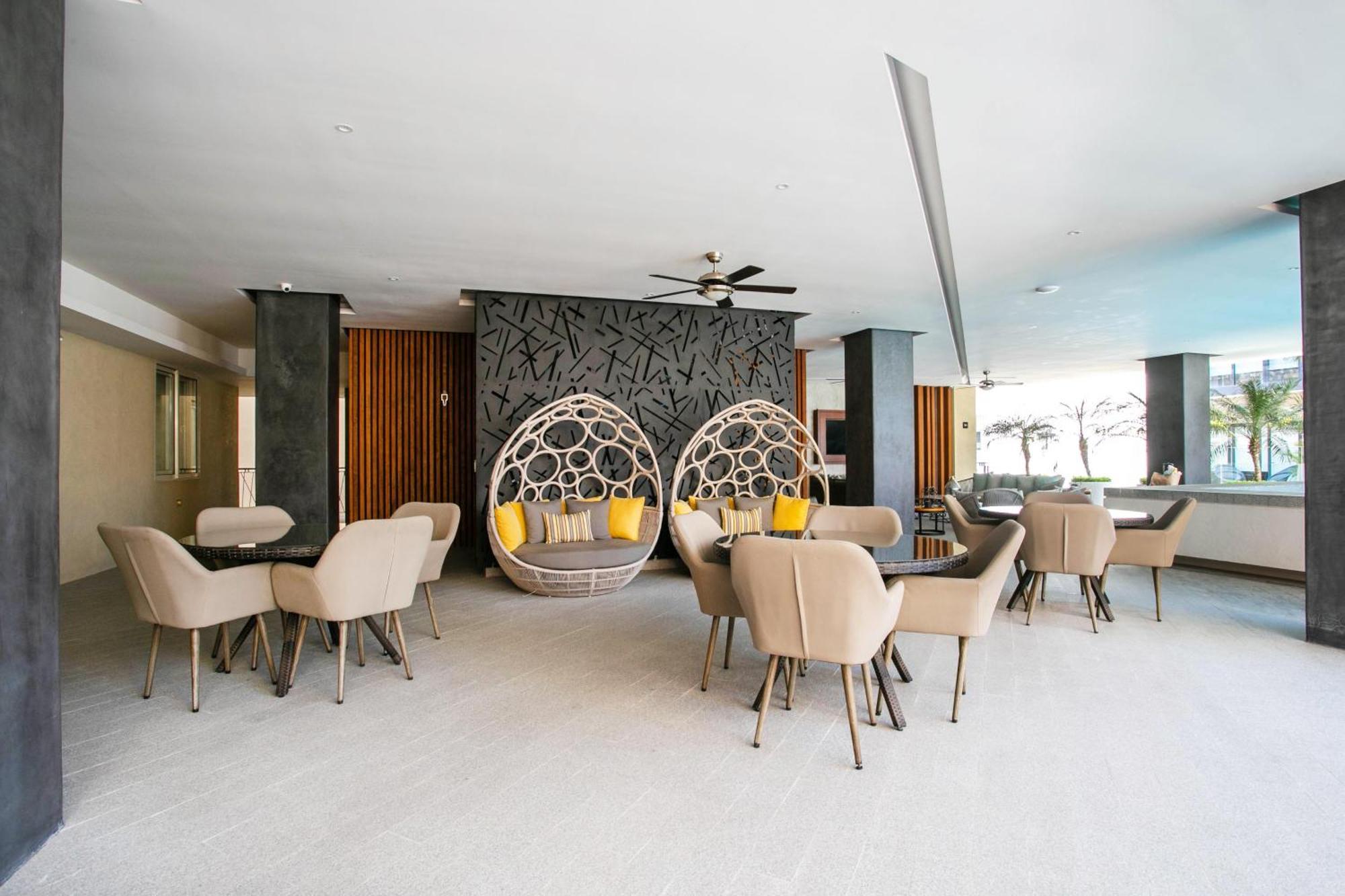 Modern 1bd 2ba, 2 Balconies, Pools And Gym Сasa de vacaciones