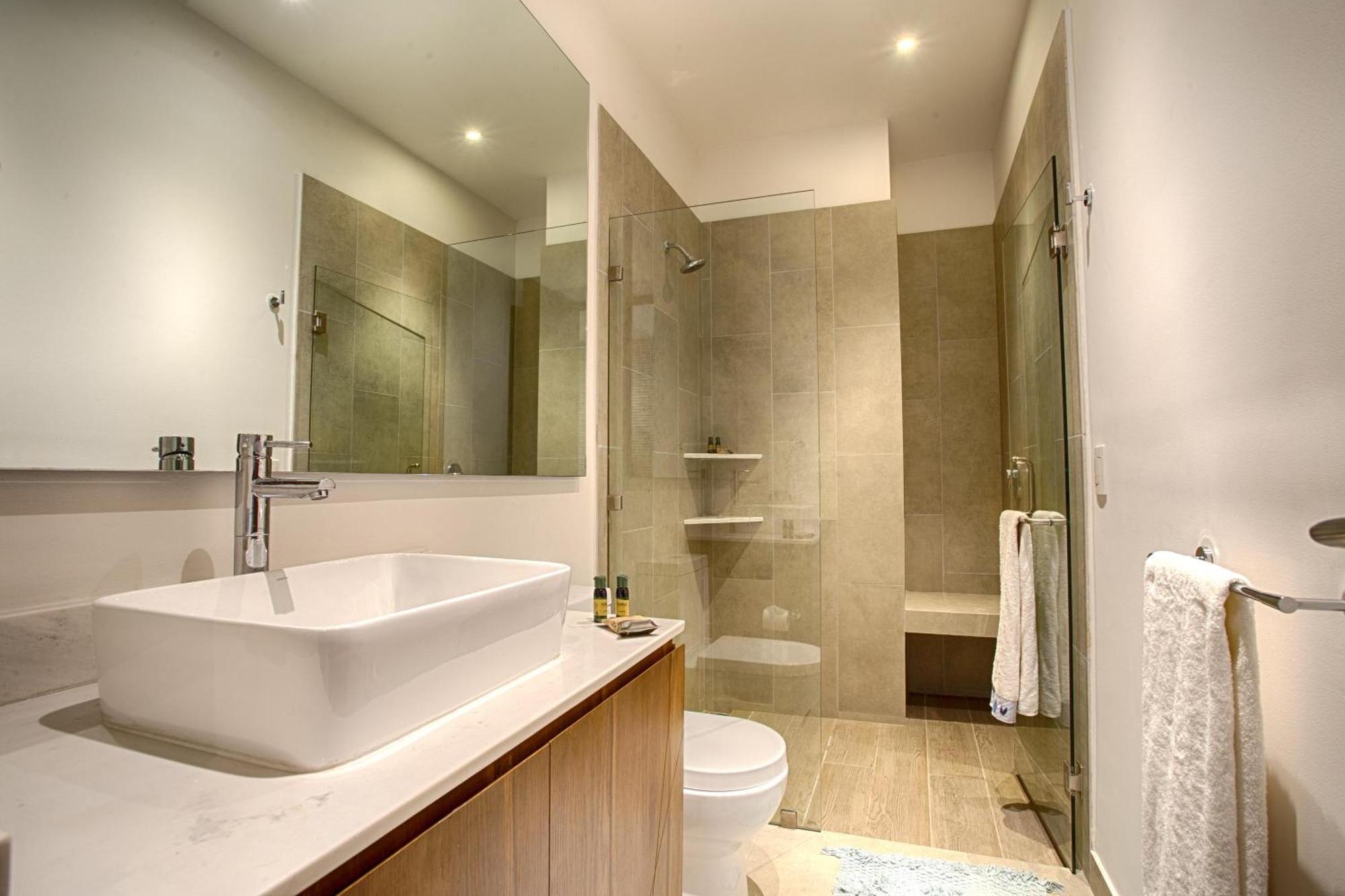 Сasa de vacaciones Modern 1bd 2ba, 2 Balconies, Pools And Gym