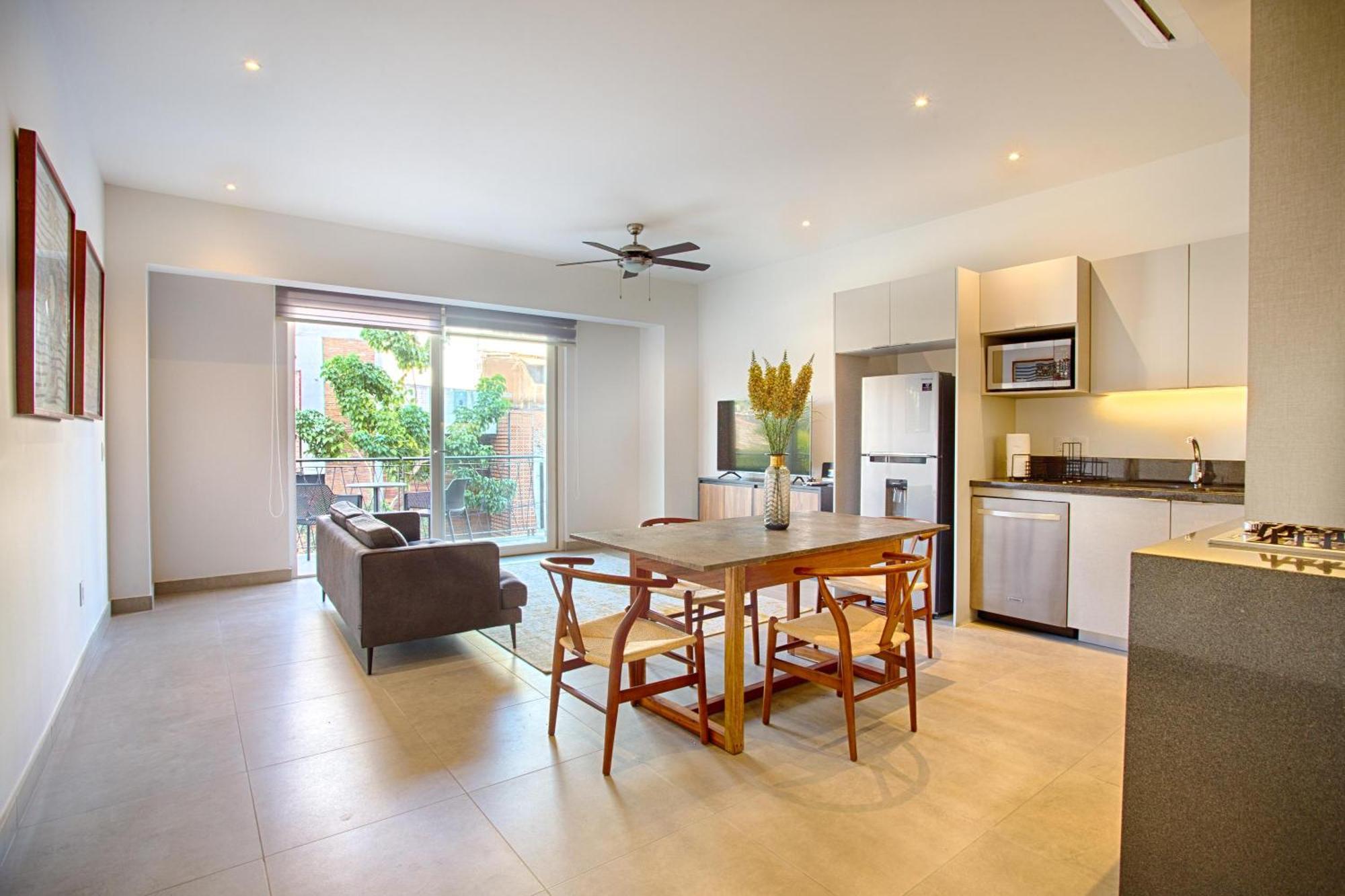 Modern 1bd 2ba, 2 Balconies, Pools And Gym Puerto Vallarta