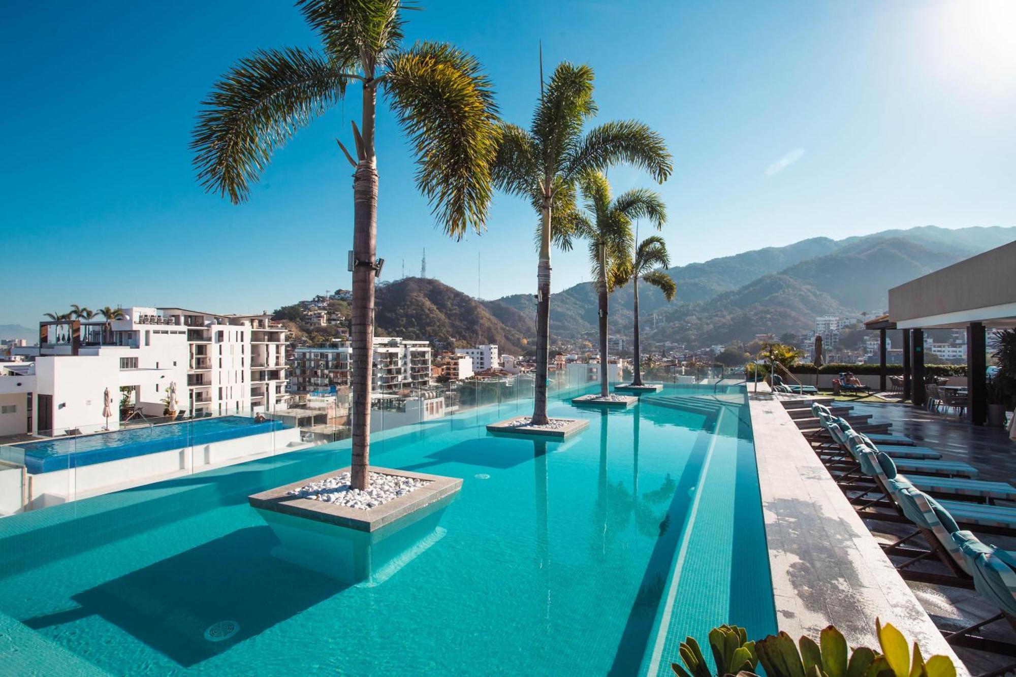 Classic With Mtn View, Location, Pool, Gym Holiday home Puerto Vallarta