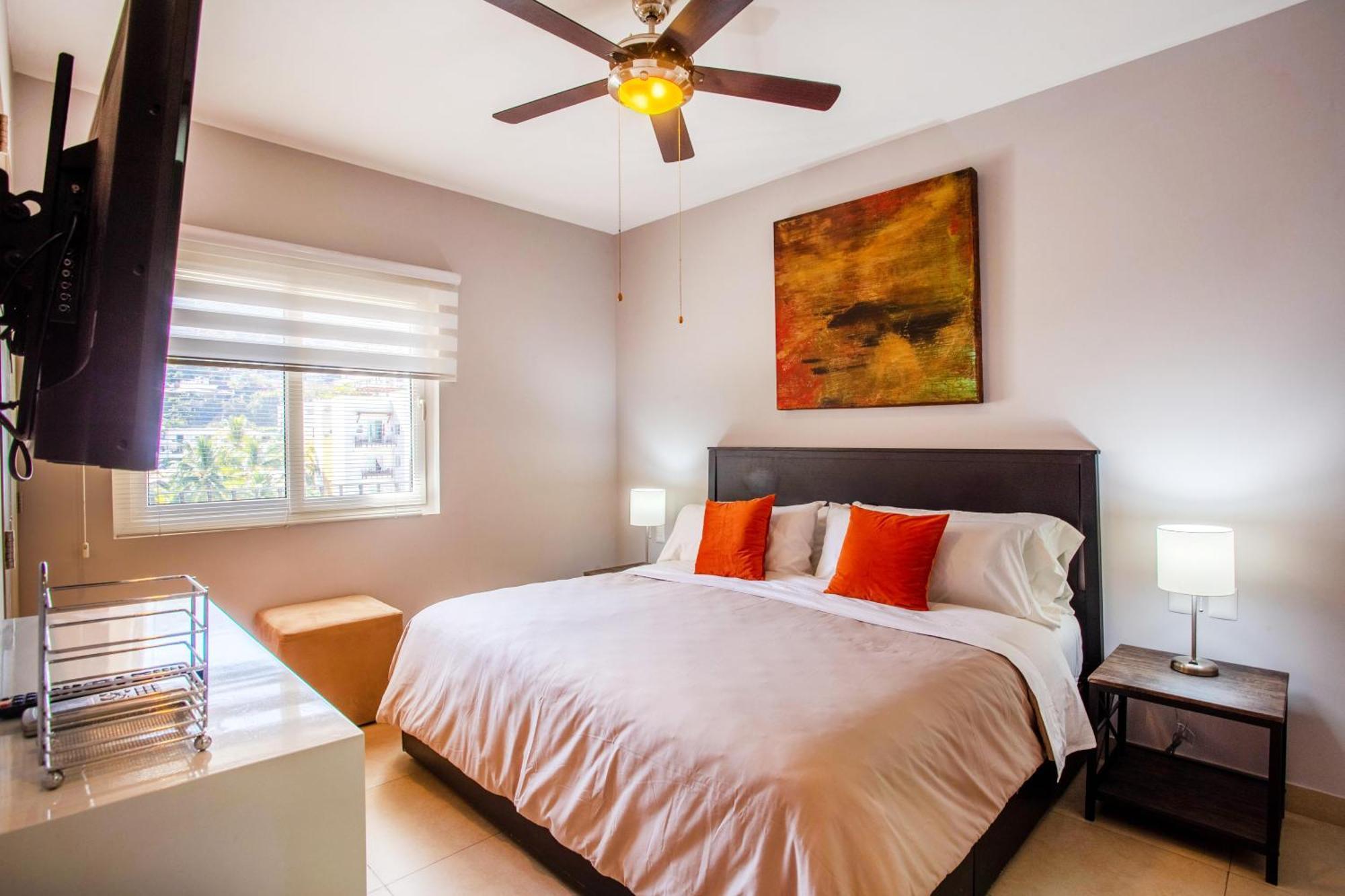 Classic With Mtn View, Location, Pool, Gym Puerto Vallarta