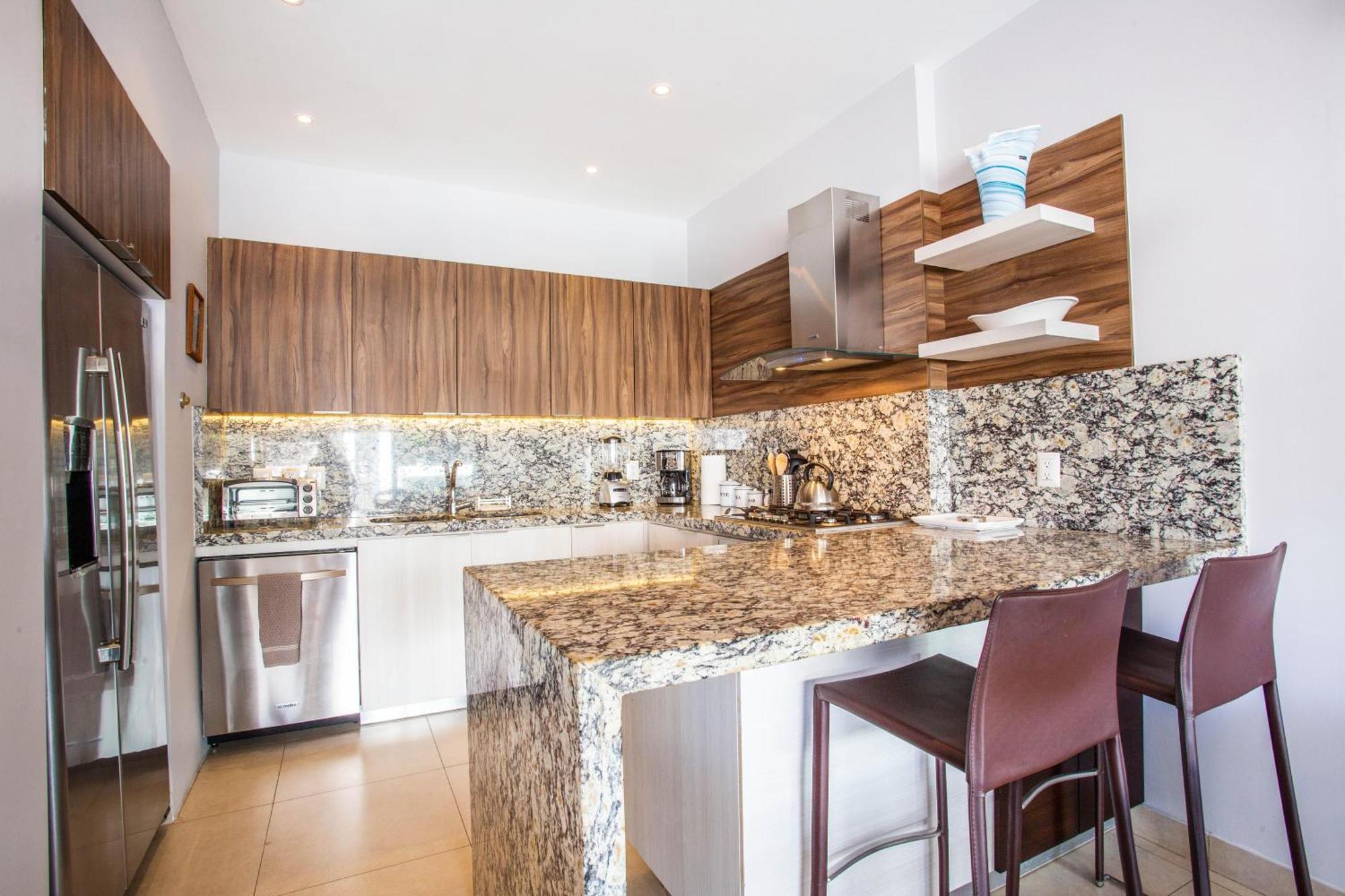 Classic With Mtn View, Location, Pool, Gym * Puerto Vallarta