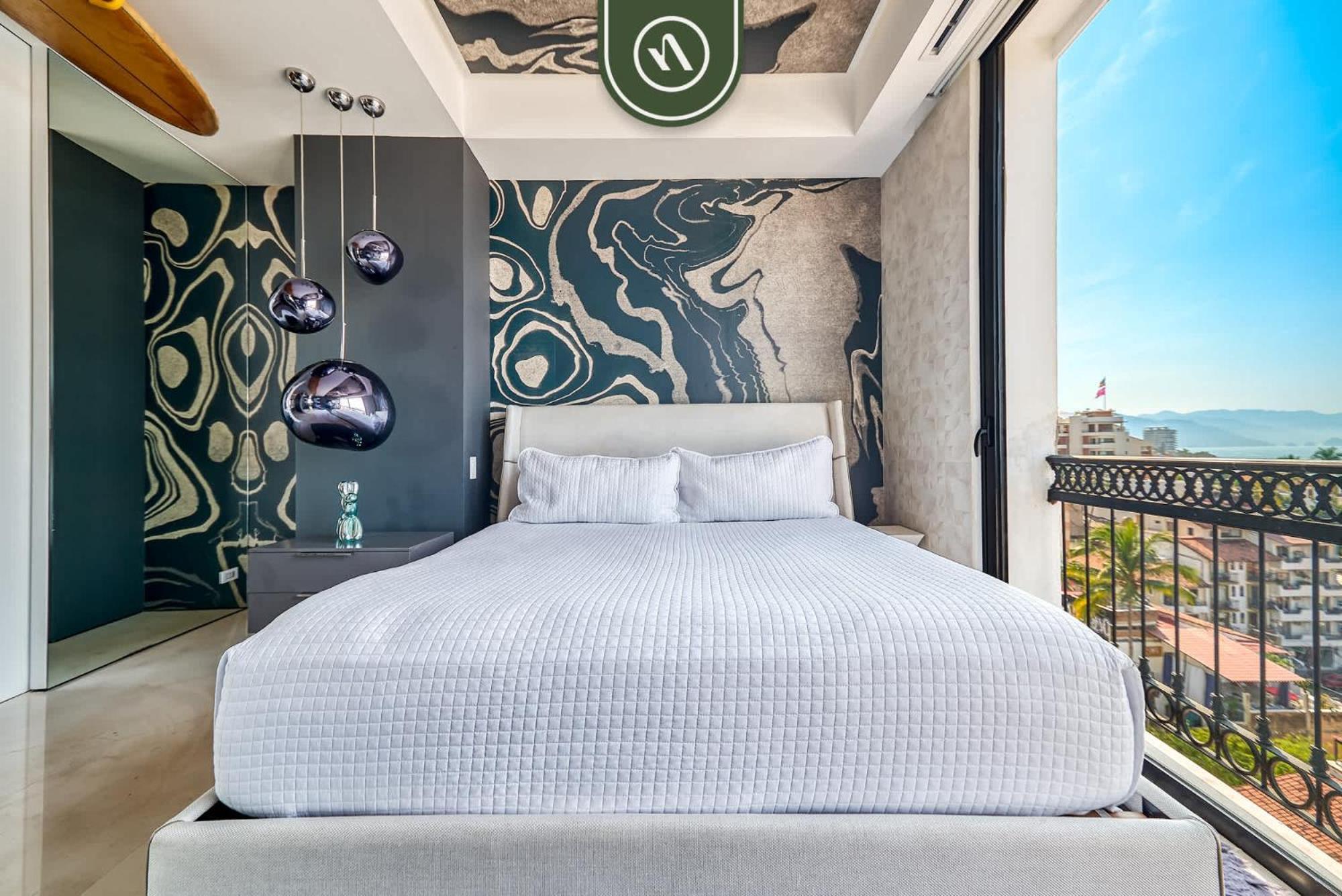 Luxury Corner Unit With Breataking Ocean Views
