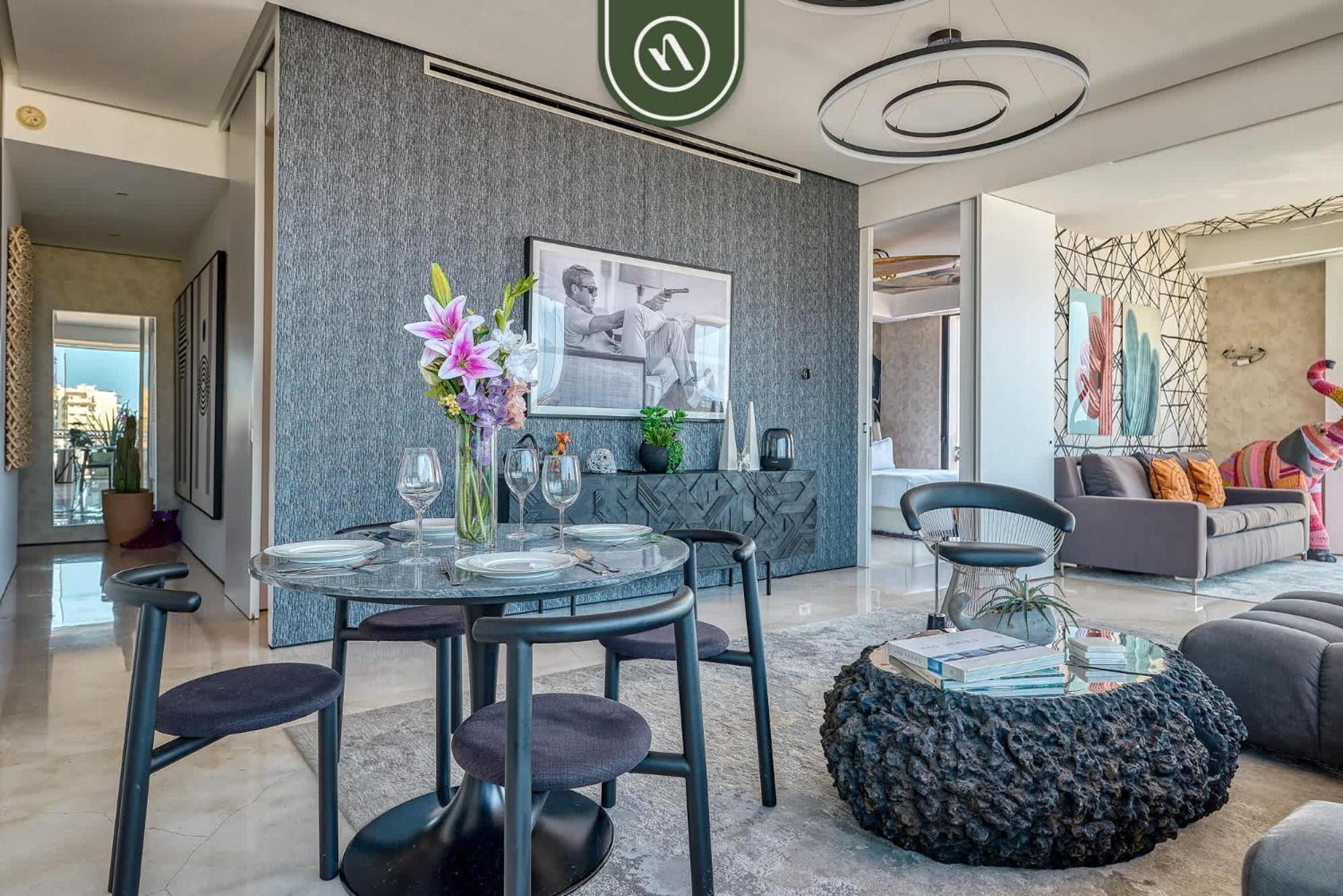 Apartment Luxury Corner Unit With Breataking Ocean Views *