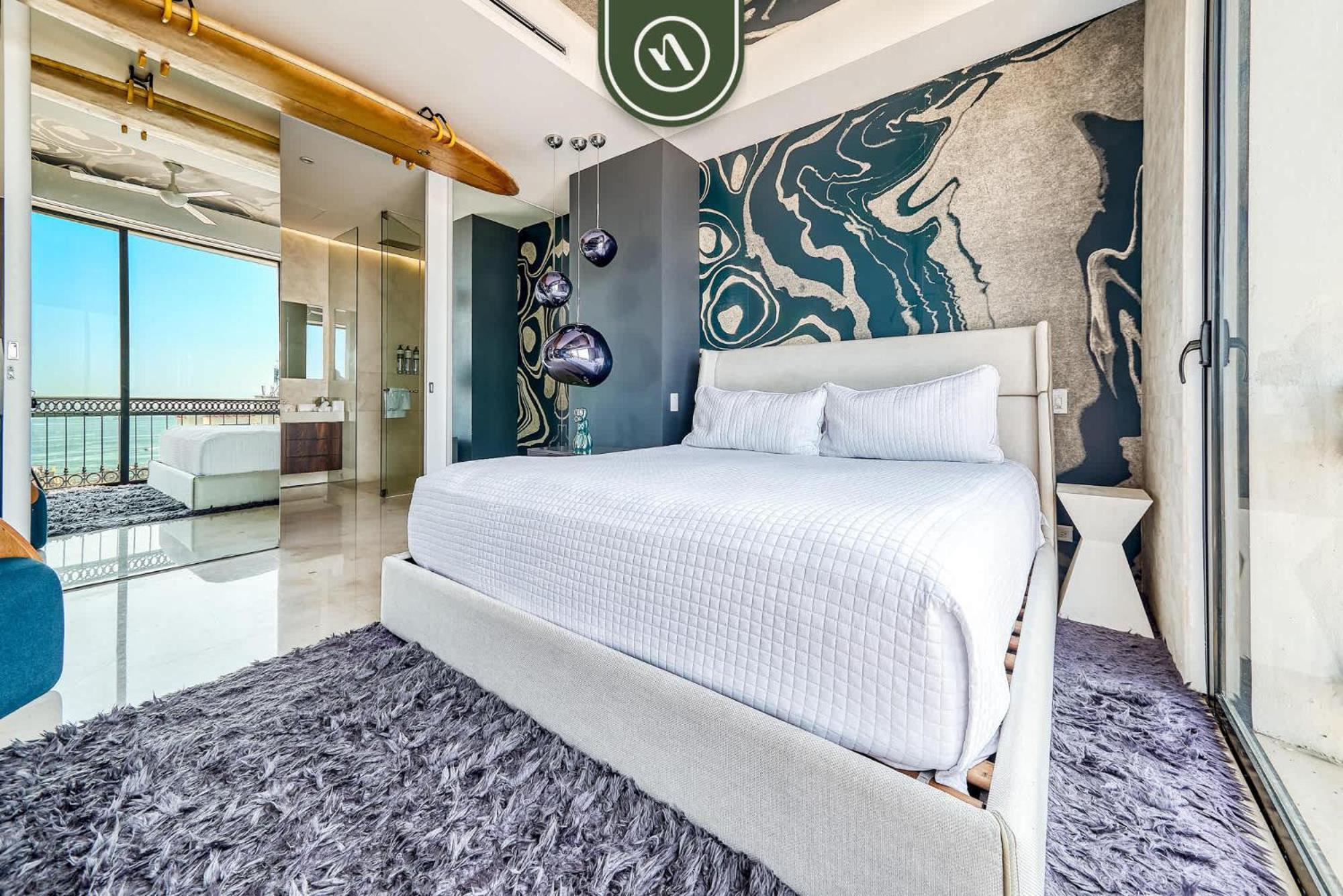 Luxury Corner Unit With Breataking Ocean Views *