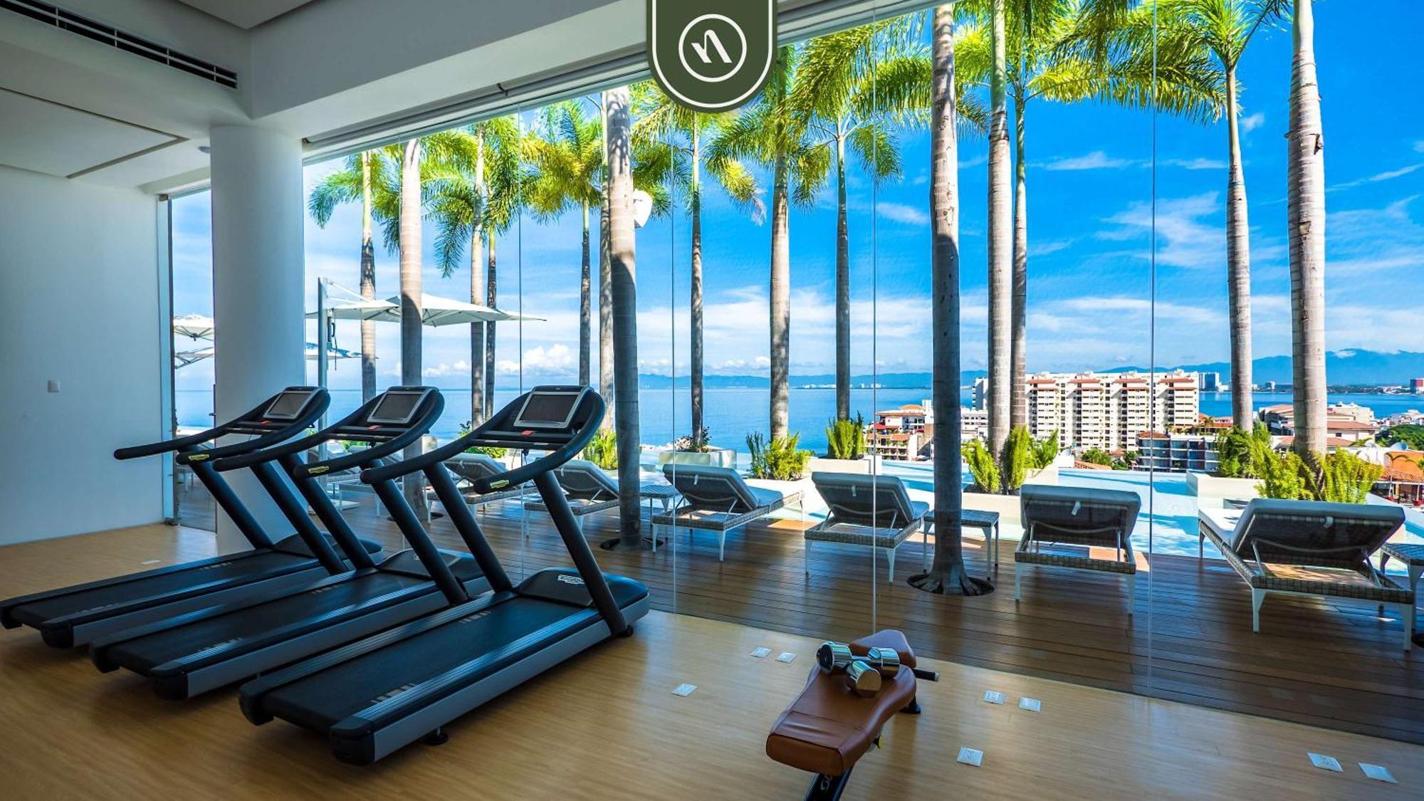 Luxury Corner Unit With Breataking Ocean Views