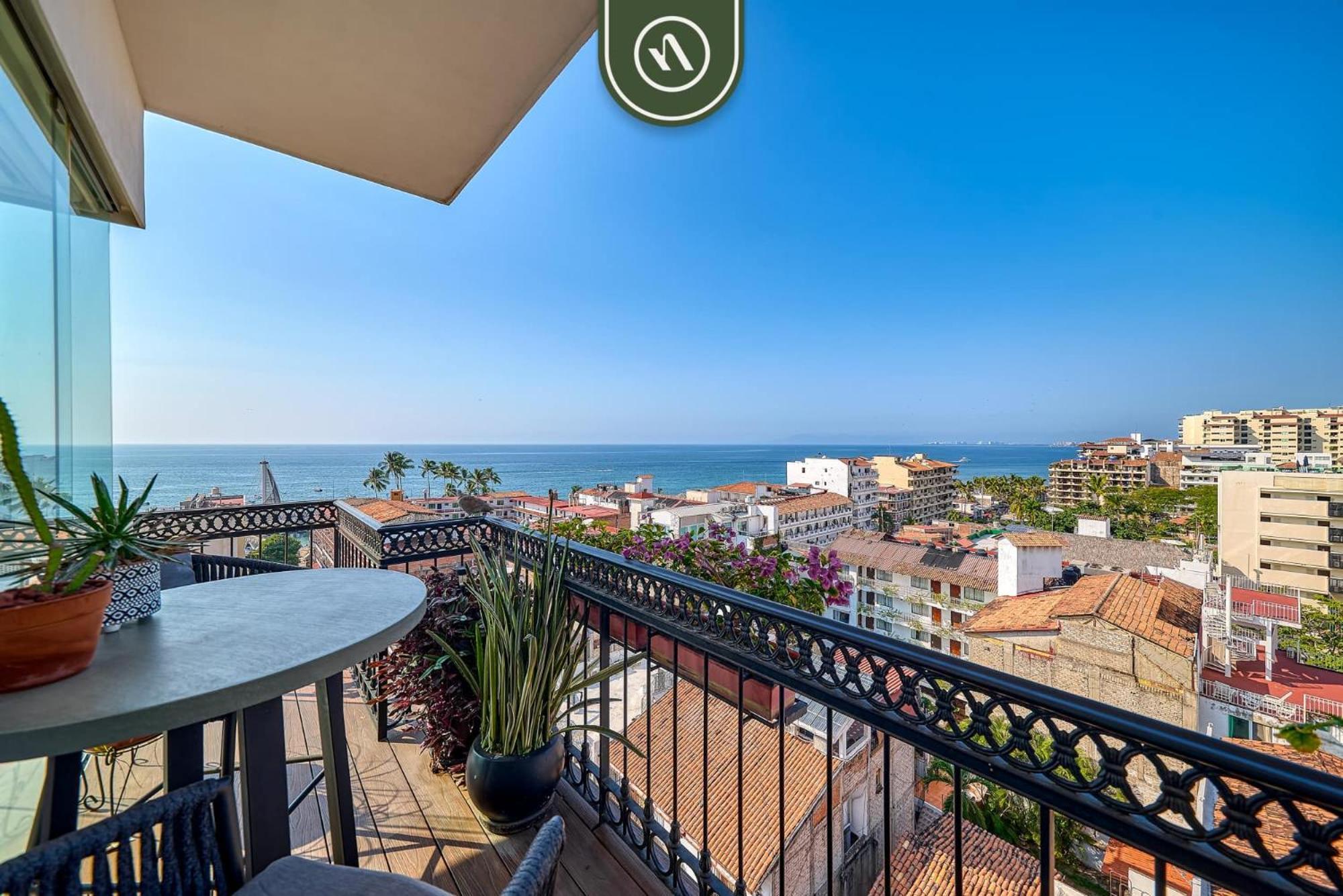 Apartment Luxury Corner Unit With Breataking Ocean Views