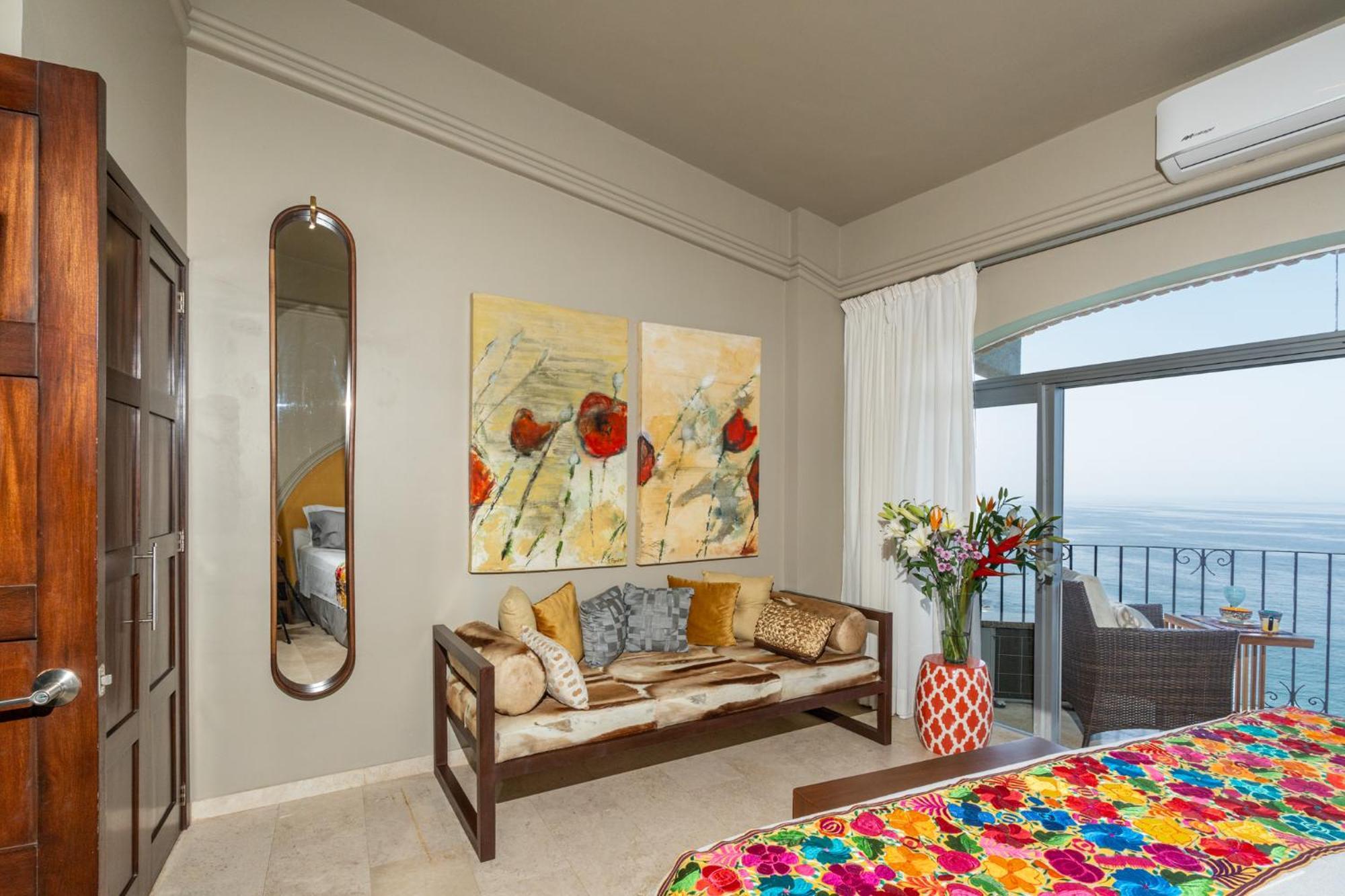 Ocean Front Penthouse Newly Renovated, Sleeps 6, Casa Agua, Girasol *