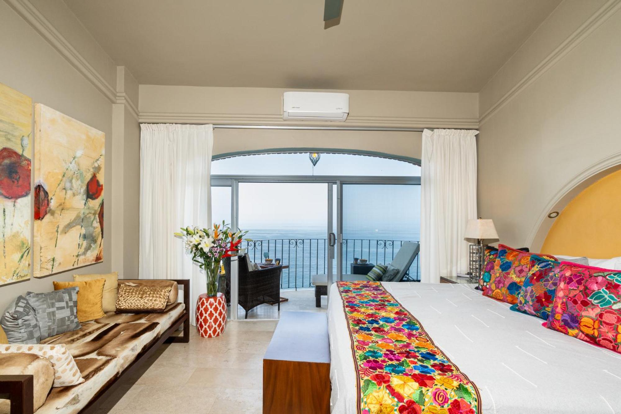 Ocean Front Penthouse Newly Renovated, Sleeps 6, Casa Agua, Girasol Puerto Vallarta