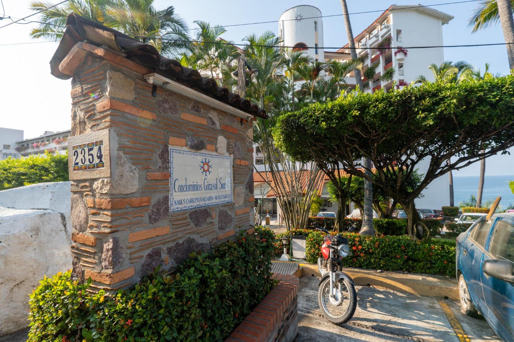 Apartment Ocean Front Penthouse Newly Renovated, Sleeps 6, Casa Agua, Girasol Puerto Vallarta