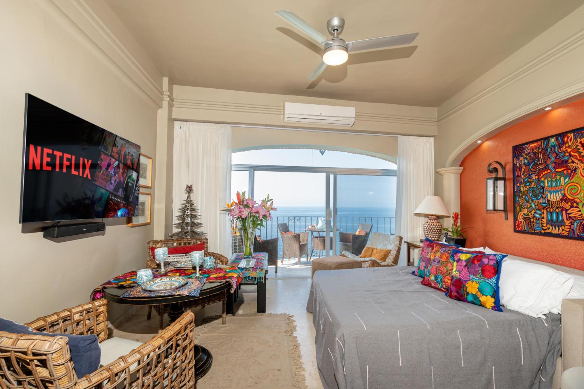 Apartment Ocean Front Penthouse Newly Renovated, Sleeps 6, Casa Agua, Girasol
