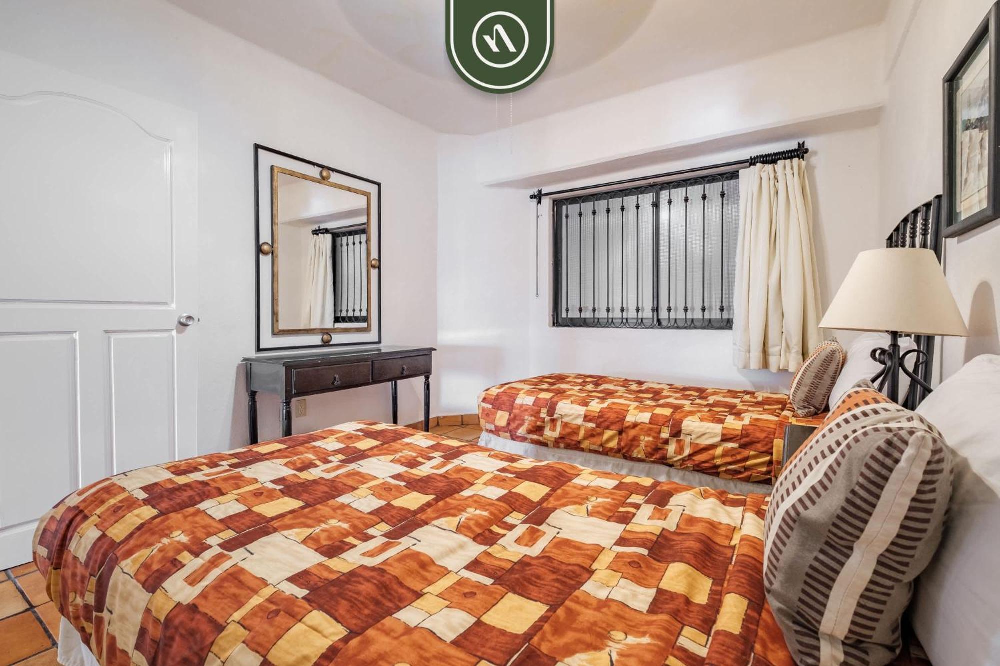 Amazing 2 Bedroom Overlooking The Pool - Romantic Zone *