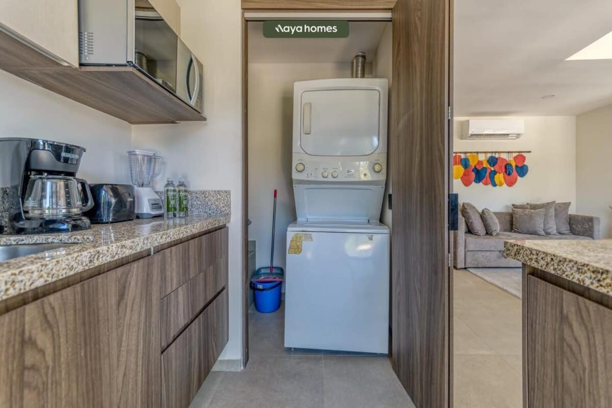 W/2 Beds - Private Balcony - Infinity Pool Apartment