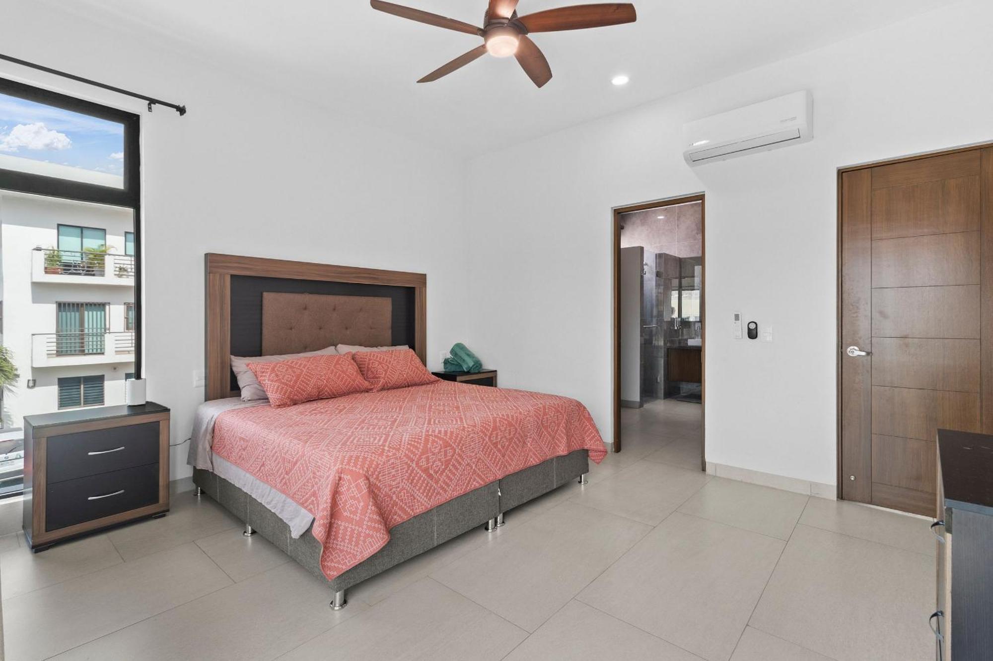 Casa Bella- 2bed, 3bath W/pool And Parking Apartment *