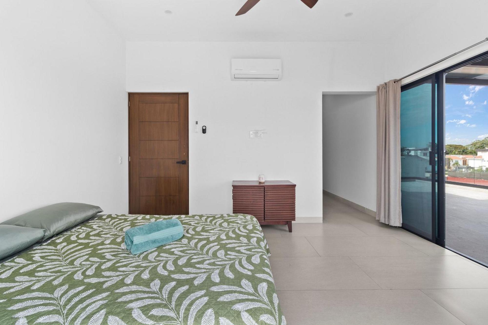Casa Bella- 2bed, 3bath W/pool And Parking Apartment