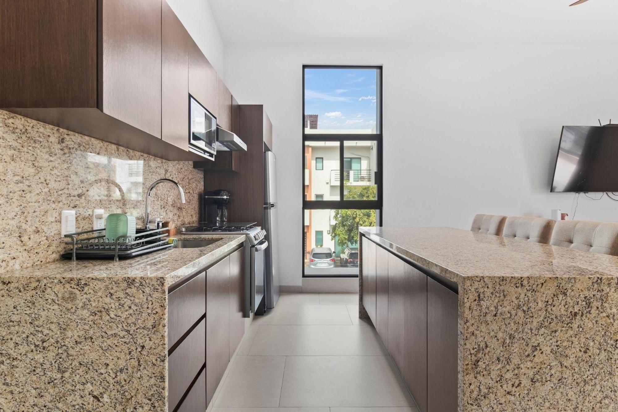 Apartment Casa Bella- 2bed, 3bath W/pool And Parking