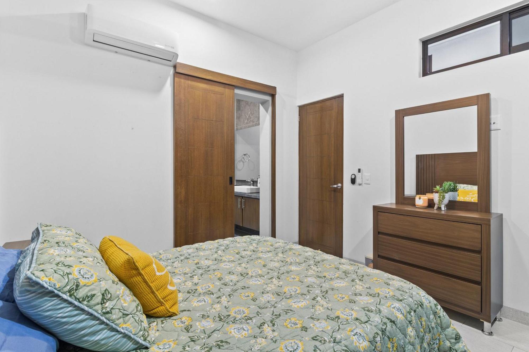 Casa Bella- 2bed, 3bath W/pool And Parking Apartment *
