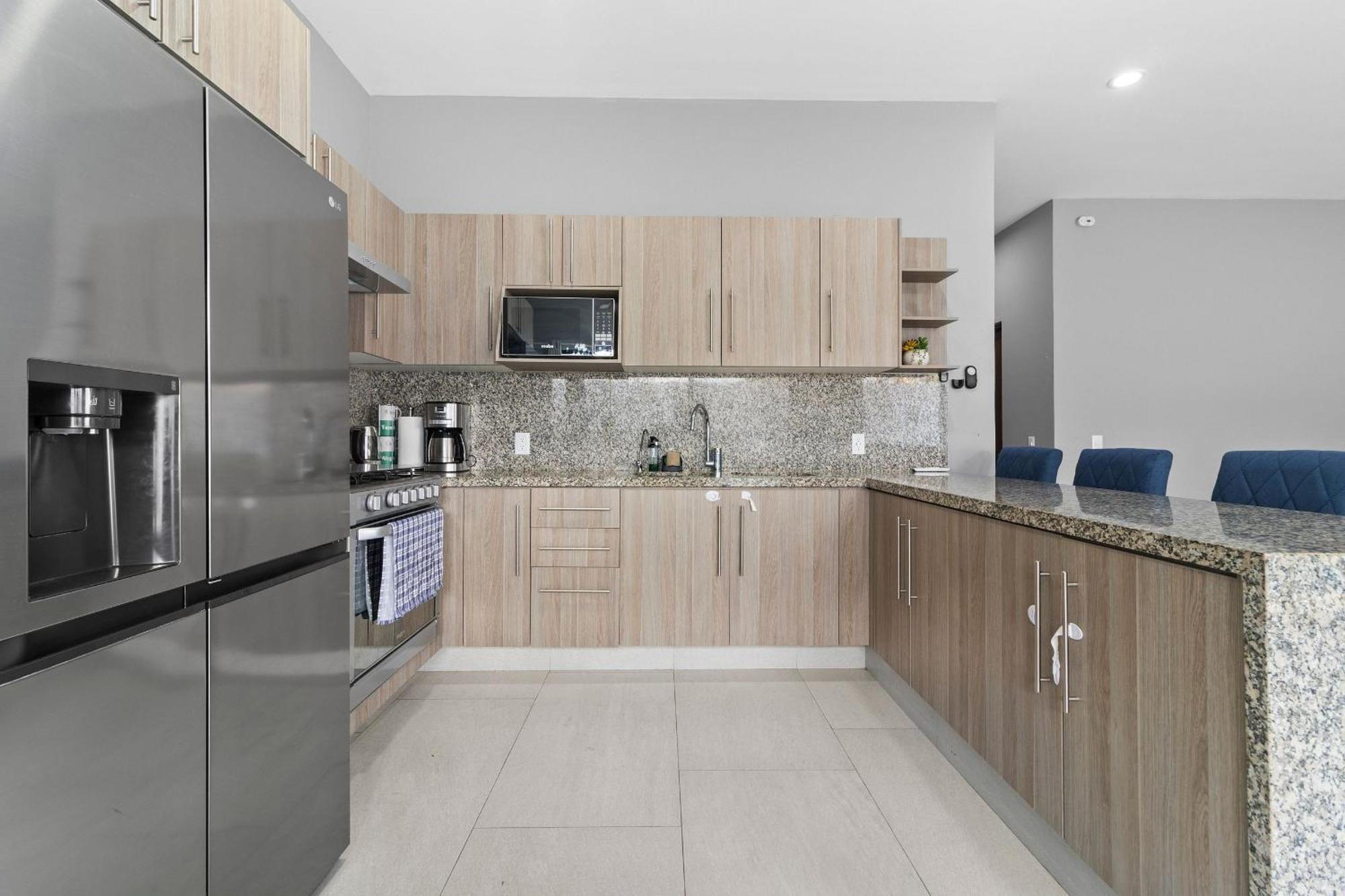 Casa Bella- 2bed, 3bath W/pool And Parking *